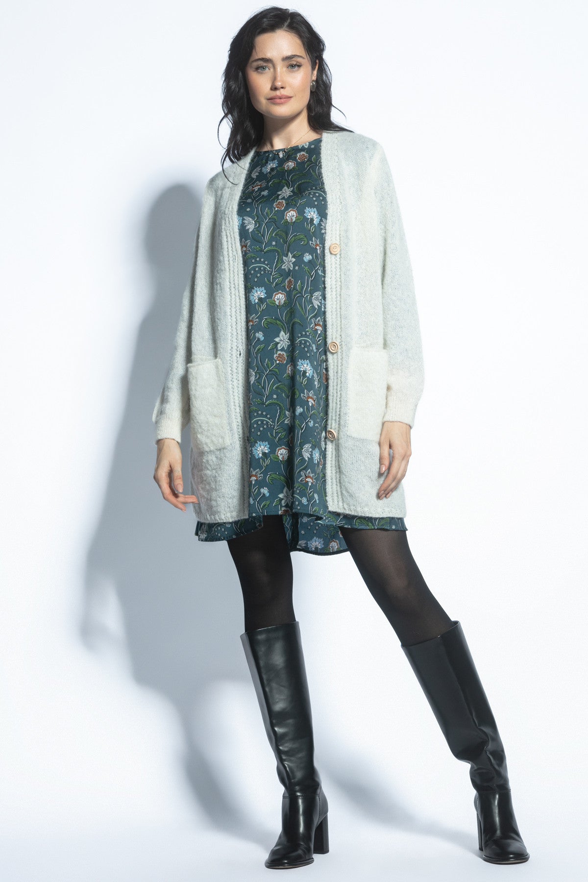 Elegancki zapinany kardigan z niefarbowanej wełny alpaki ecru - 2