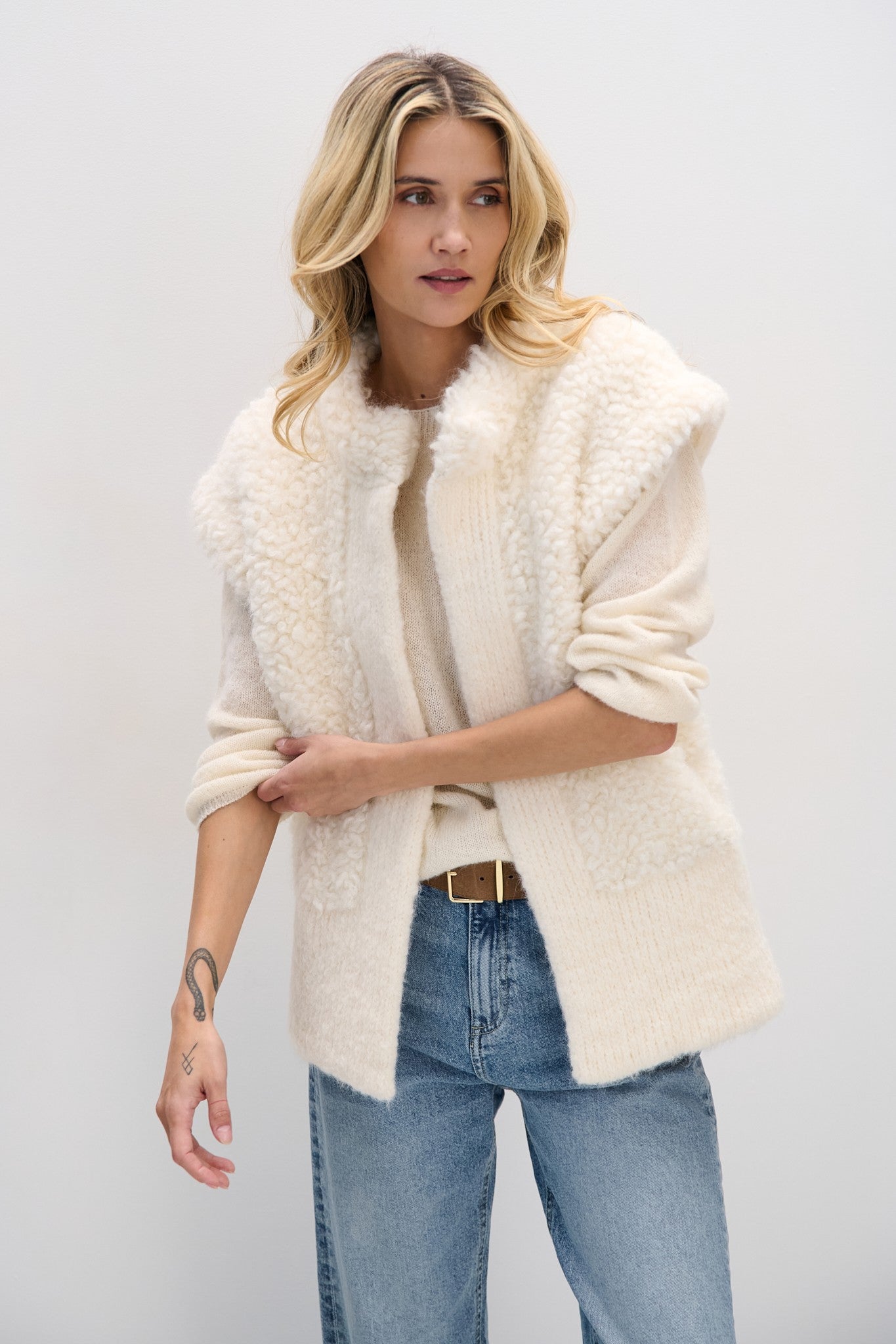 Kamizelka premium z wełny suri i wełny dziewiczej ecru - 2