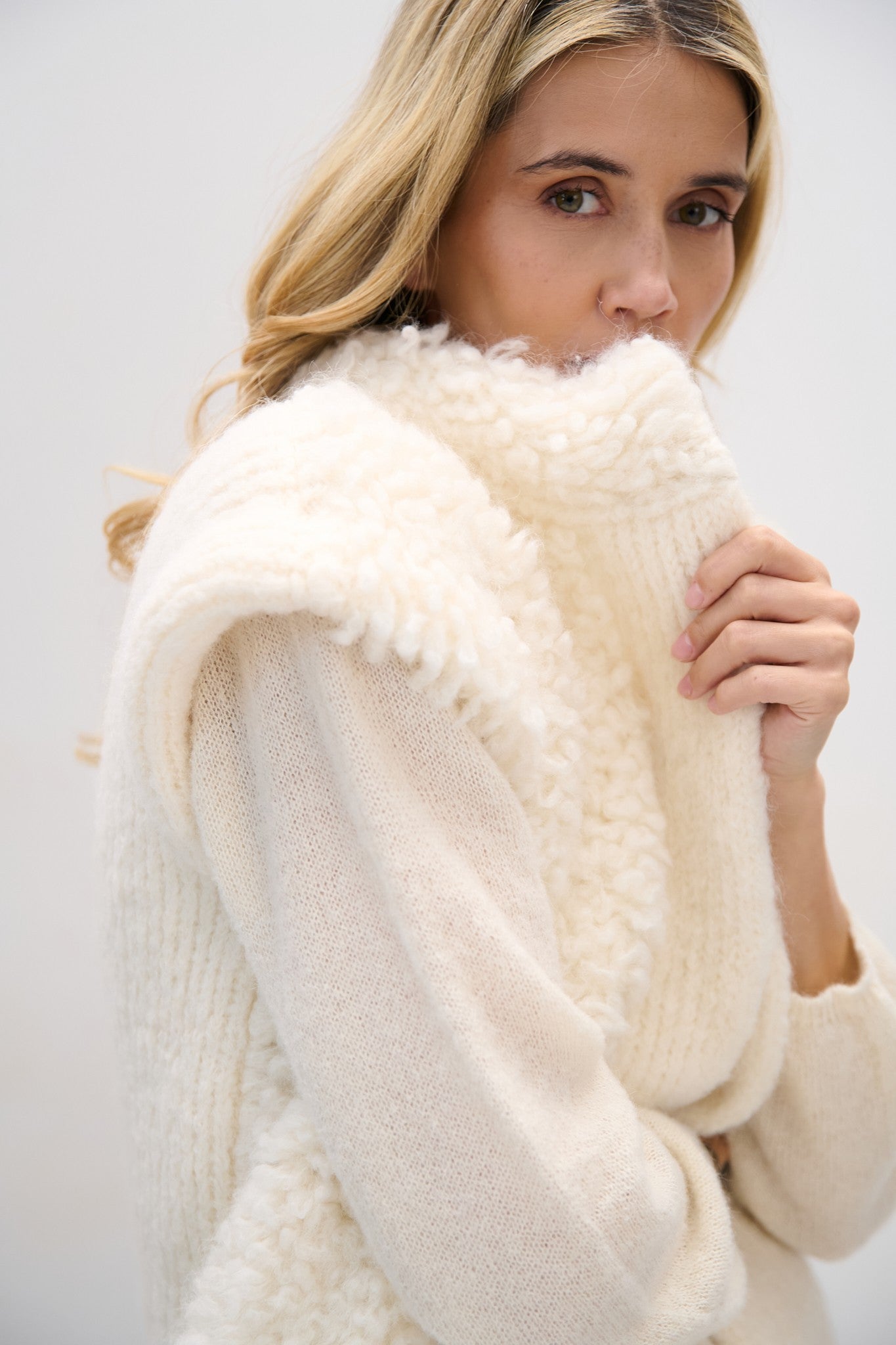 Kamizelka premium z wełny suri i wełny dziewiczej ecru - 3