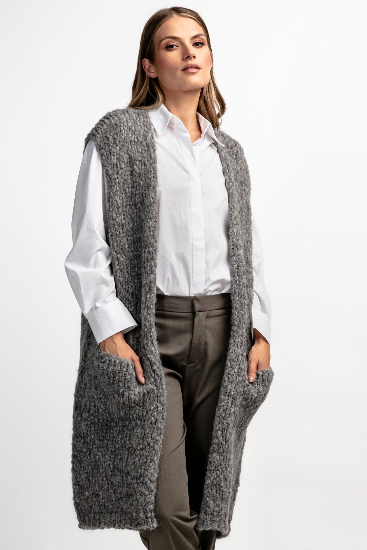 Kamizelka z niefarbowanej wełny alpaki z kieszeniami szary - 2