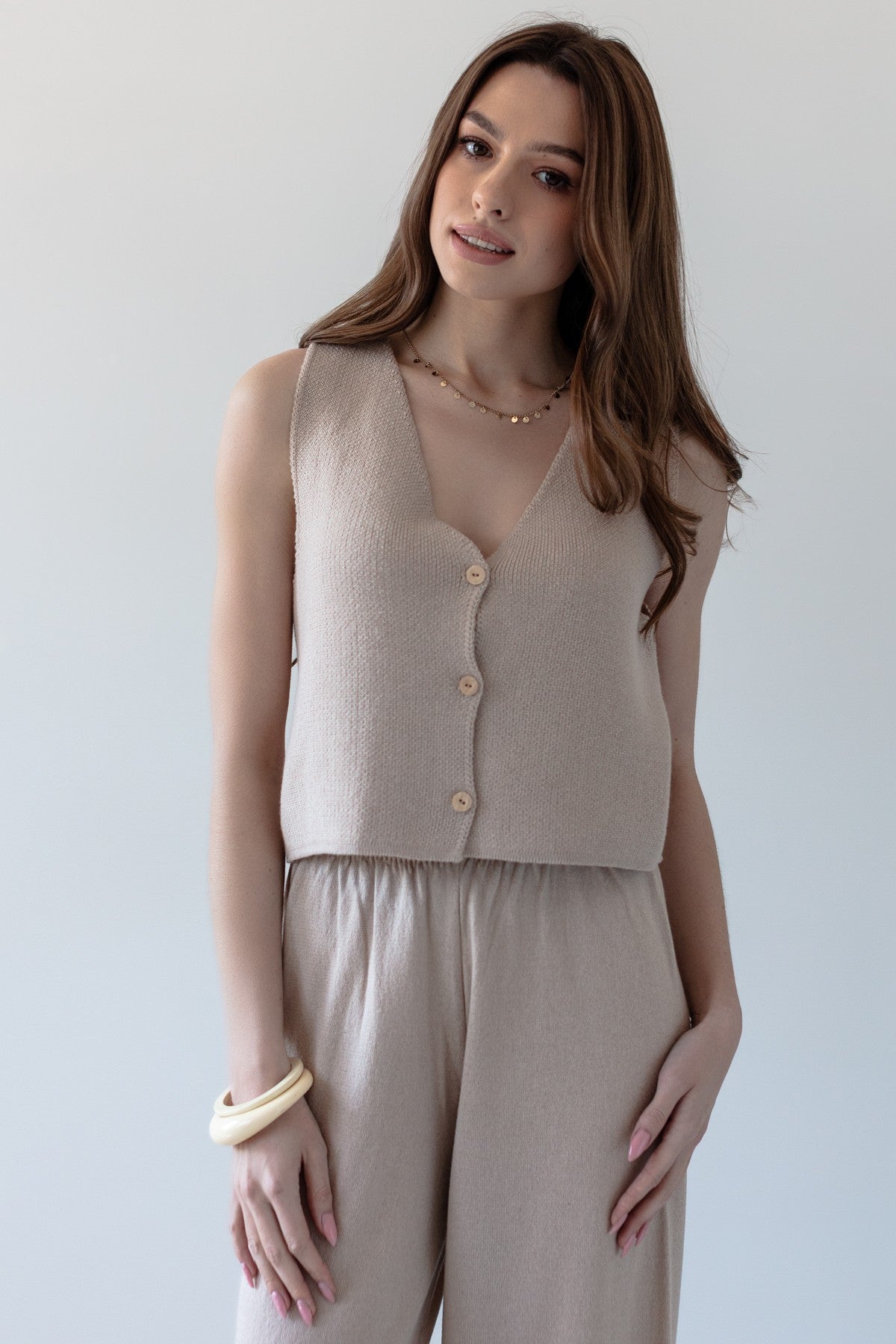 Kamizelka zapinana z bawełny organicznej i kaszmiru beżowy - 1