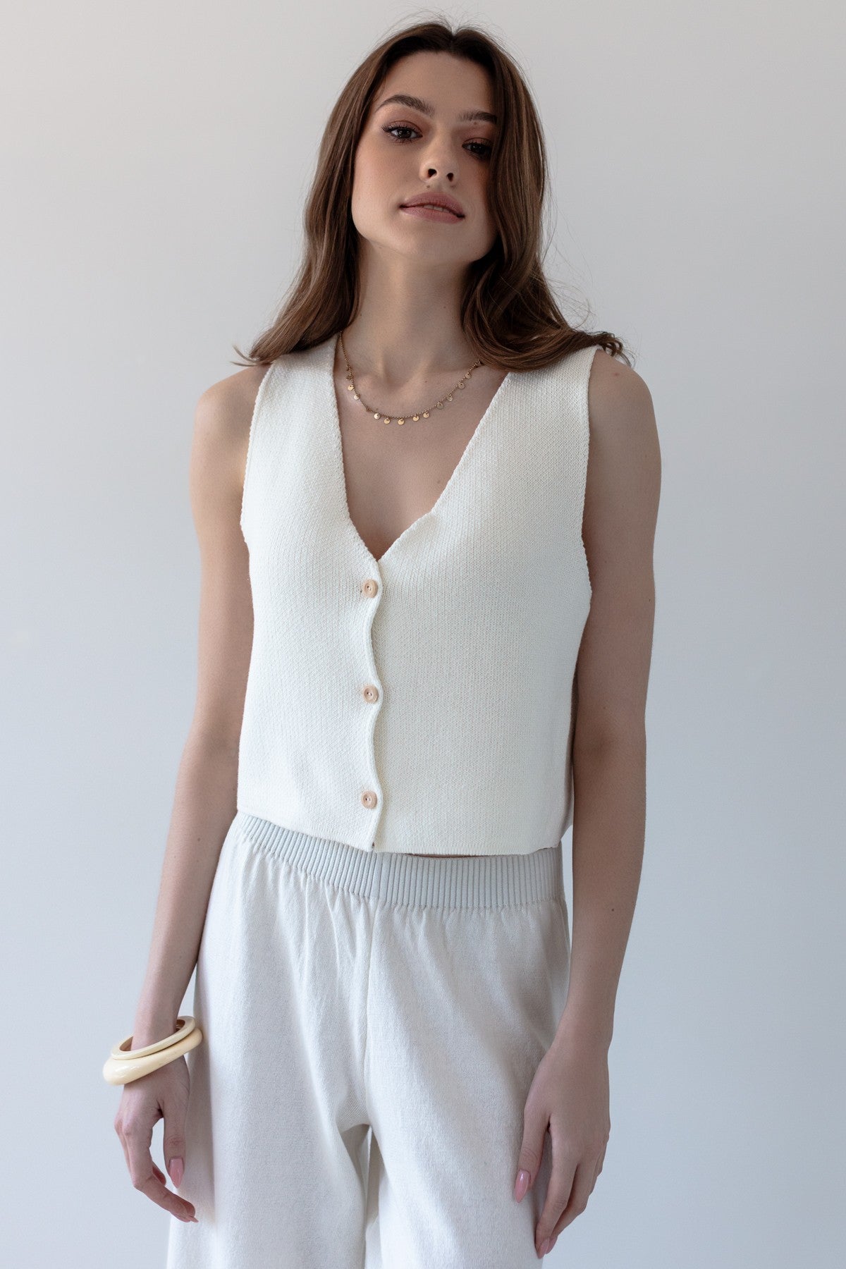 Kamizelka zapinana z bawełny organicznej i kaszmiru ecru - 1