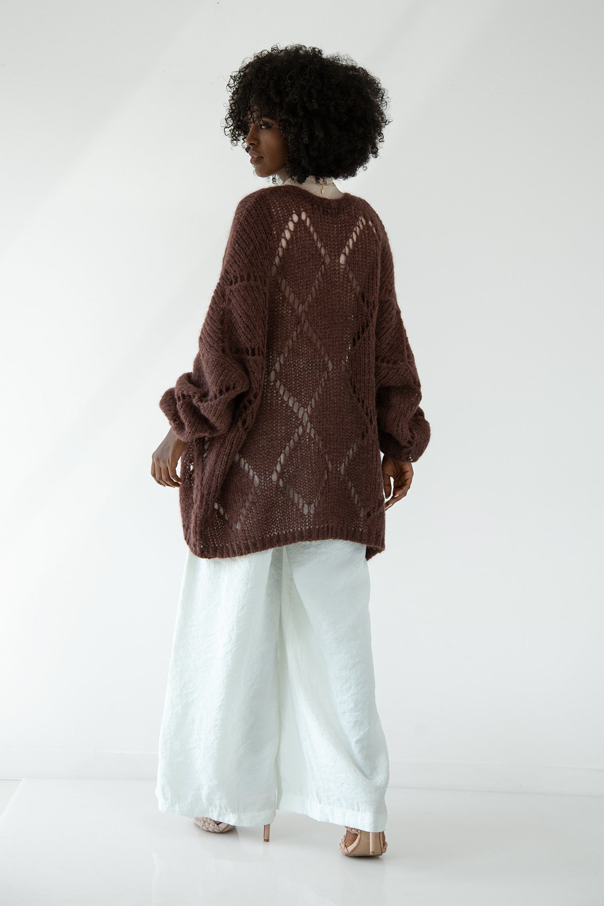 Kardigan ażurowy klasyczny z wełny alpaki brązowy - 2