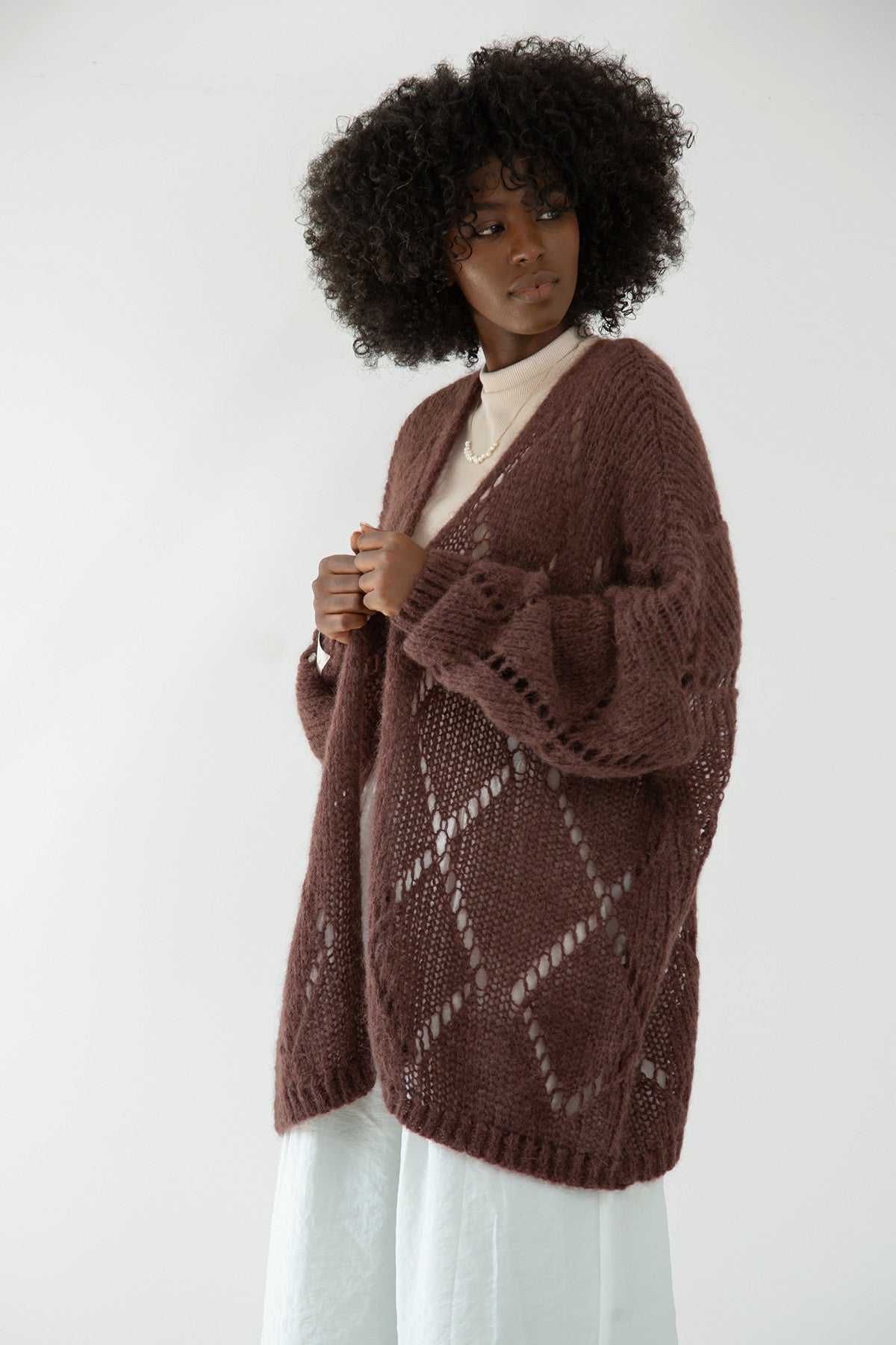 Kardigan ażurowy klasyczny z wełny alpaki brązowy - 4