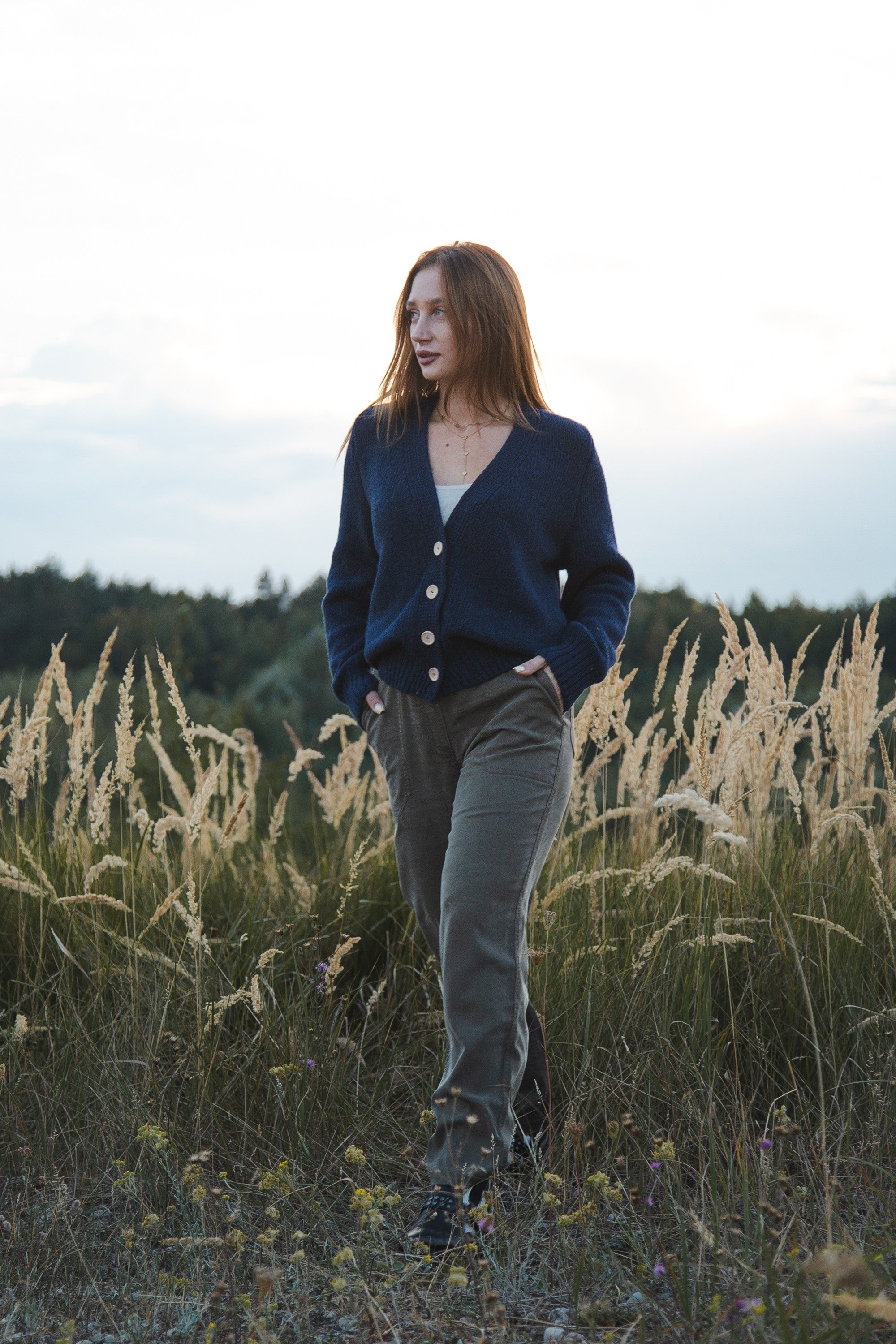 Kardigan z wełny merynos zapinany granat granatowy - 10