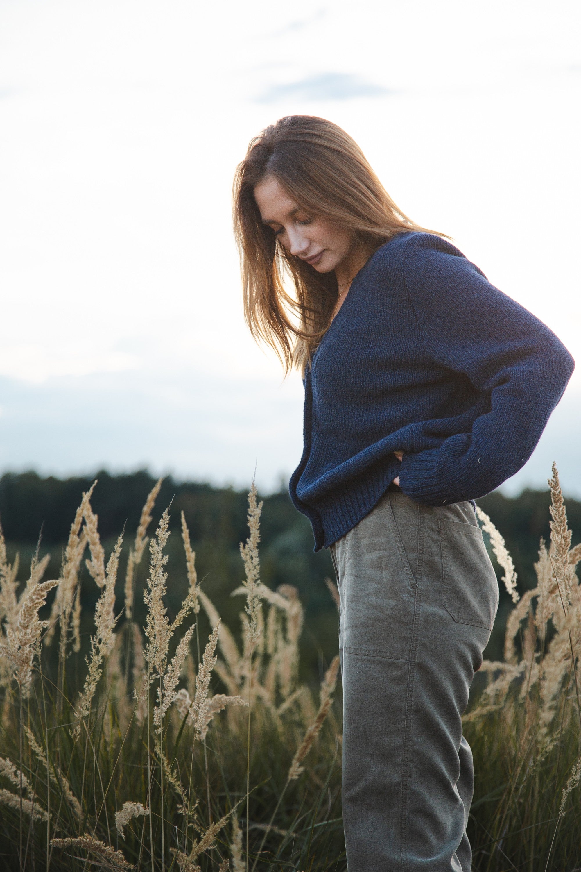 Kardigan z wełny merynos zapinany granat granatowy - 4