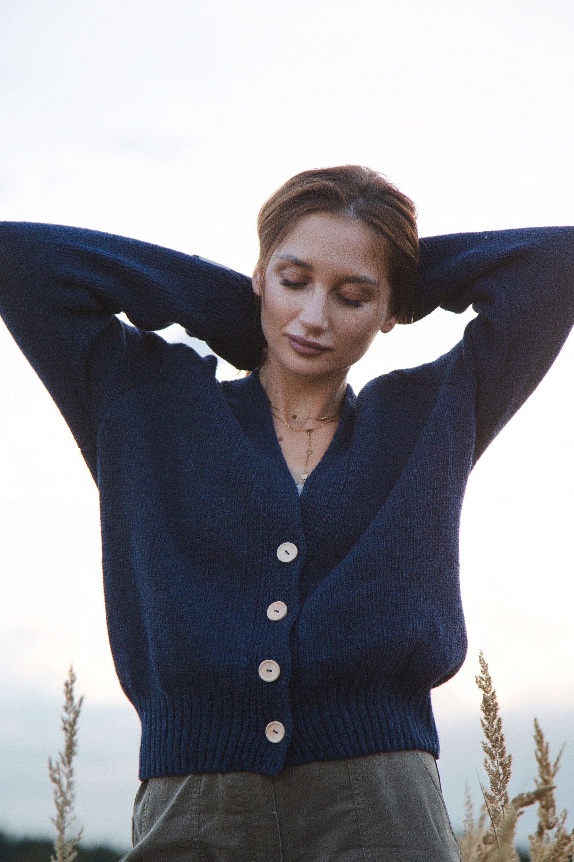 Kardigan z wełny merynos zapinany granat granatowy - 8