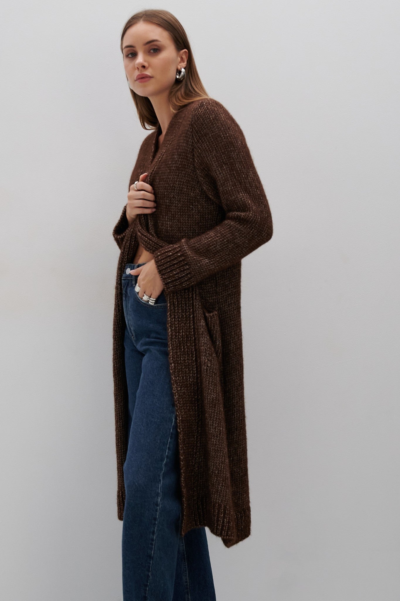 KLASYCZNY KARDIGAN DREAM LAYER Z NIEFARBOWANEJ WEŁNY ALPAKI I BAWEŁNY MAKO brązowy - 1