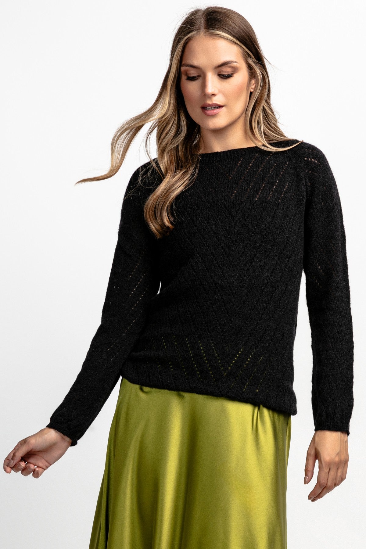 Klasyczny sweter z jedwabiu i wełny alpaki czarny - 1