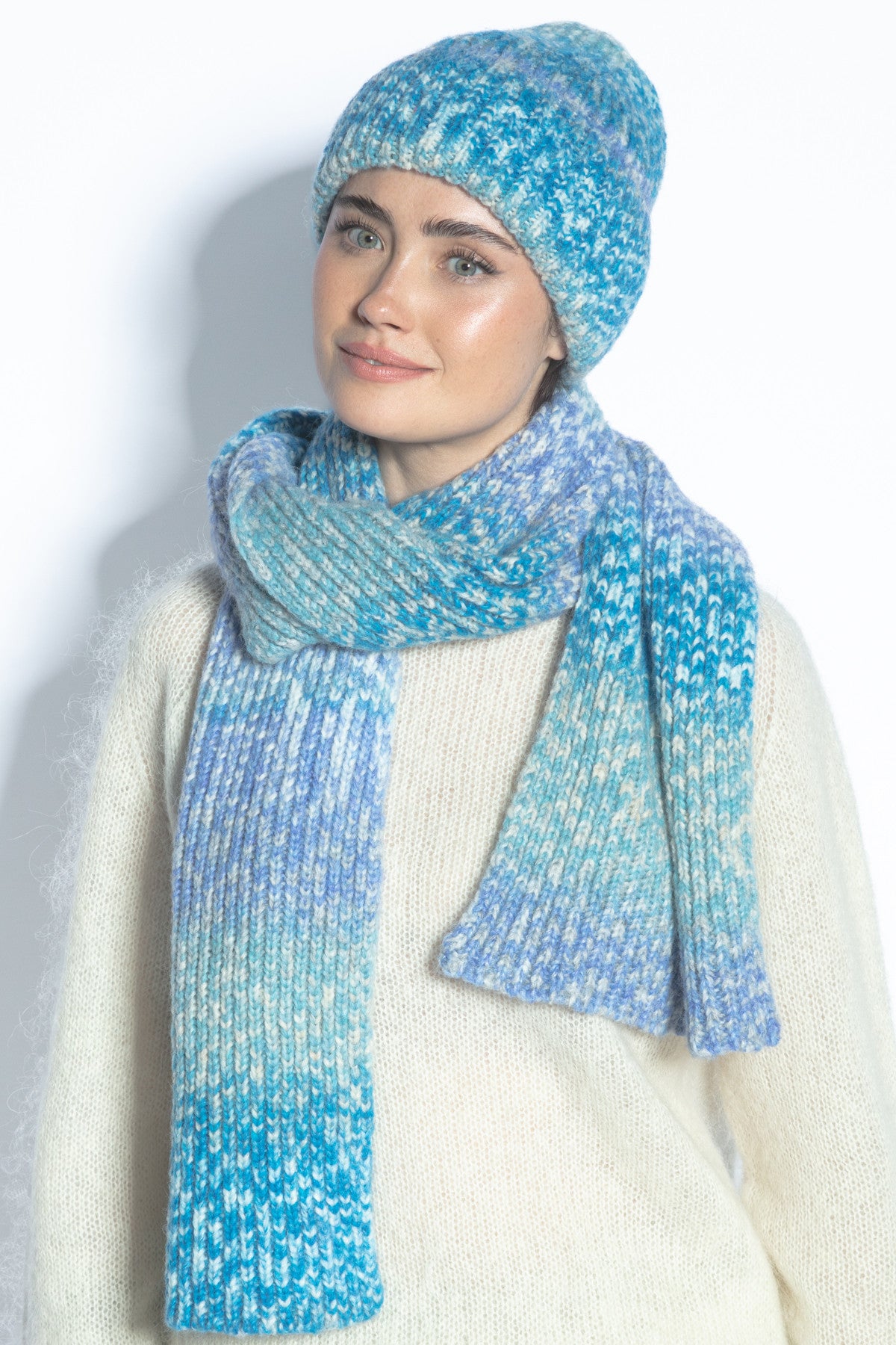 KOMPLET Z WEŁNY ALPAKI CZAPKA I SZAL niebieski - 5