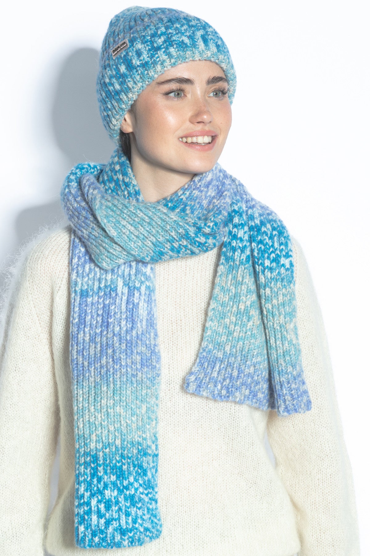 KOMPLET Z WEŁNY ALPAKI CZAPKA I SZAL niebieski - 4