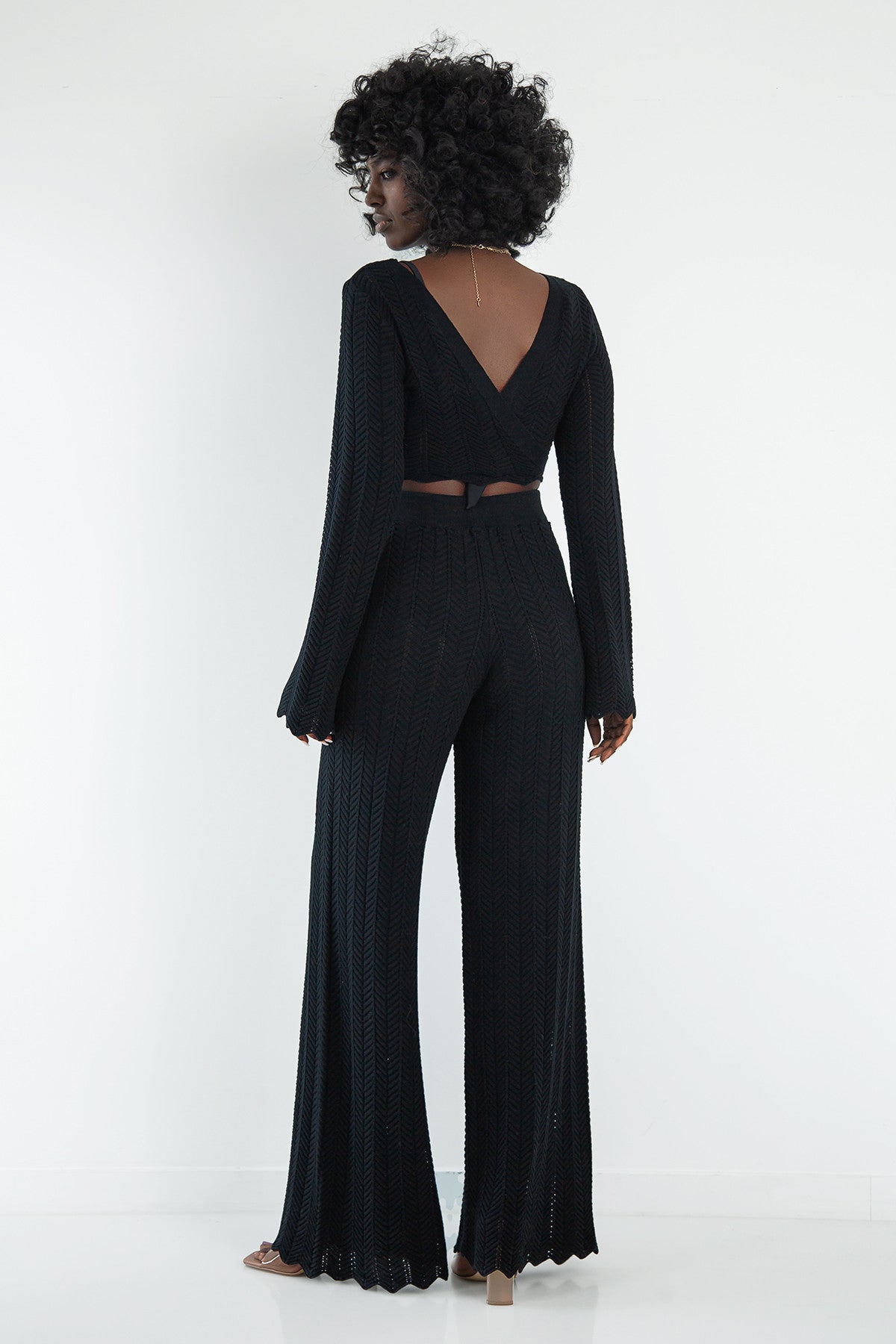 Komplet długie spodnie ażurowe i bluzka wiązana czarny - 3