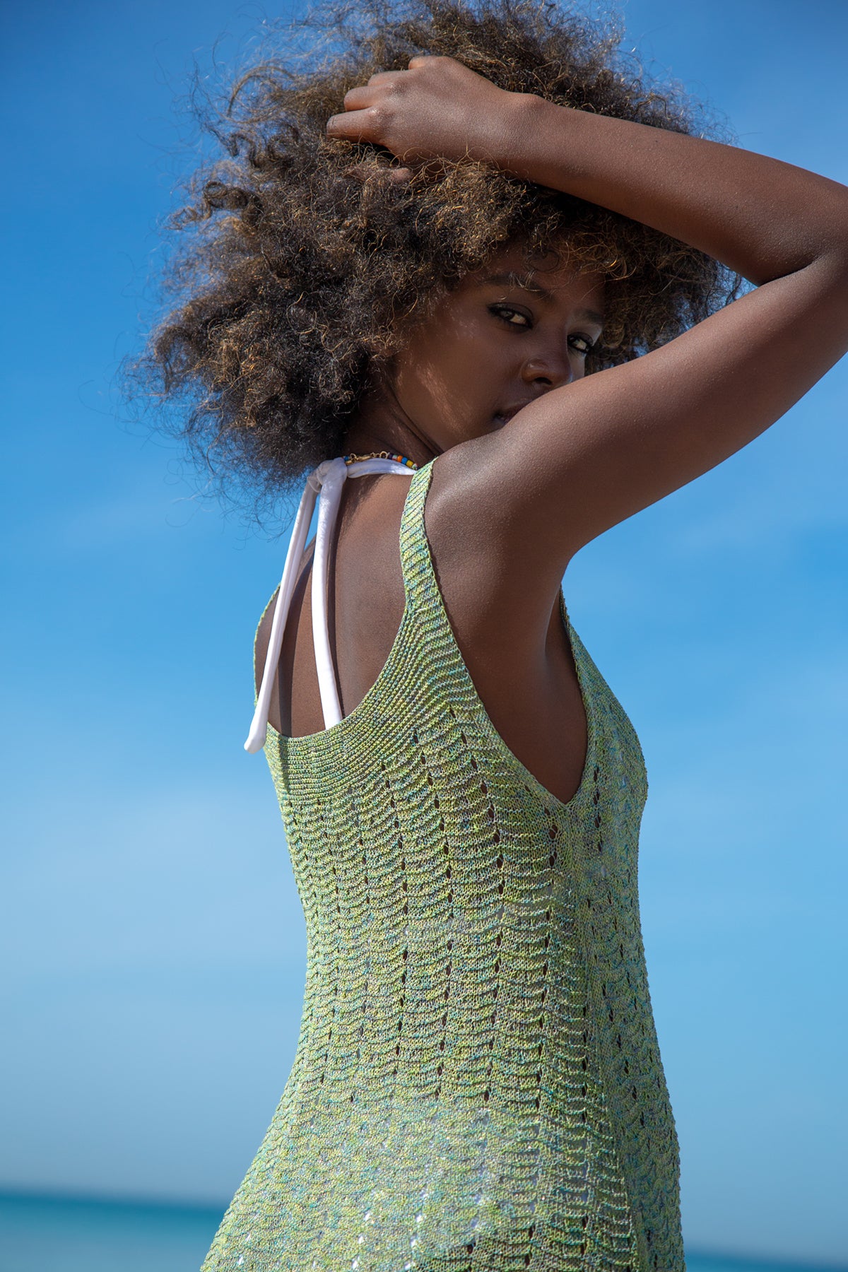 Letnia błyszcząca sukienka na ramiączka perydot - 7