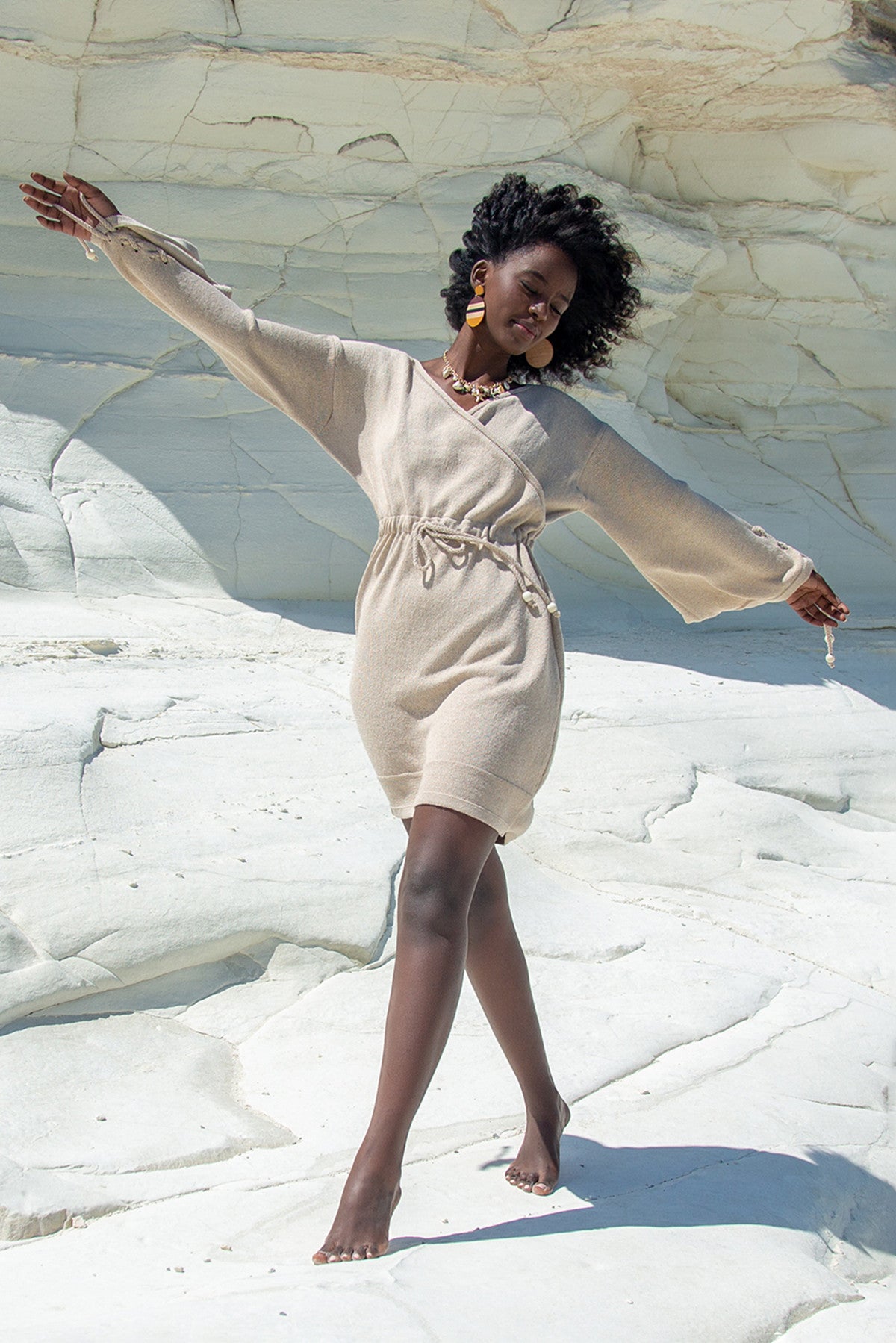 Sukienka kopertowa w stylu boho beżowy - 3