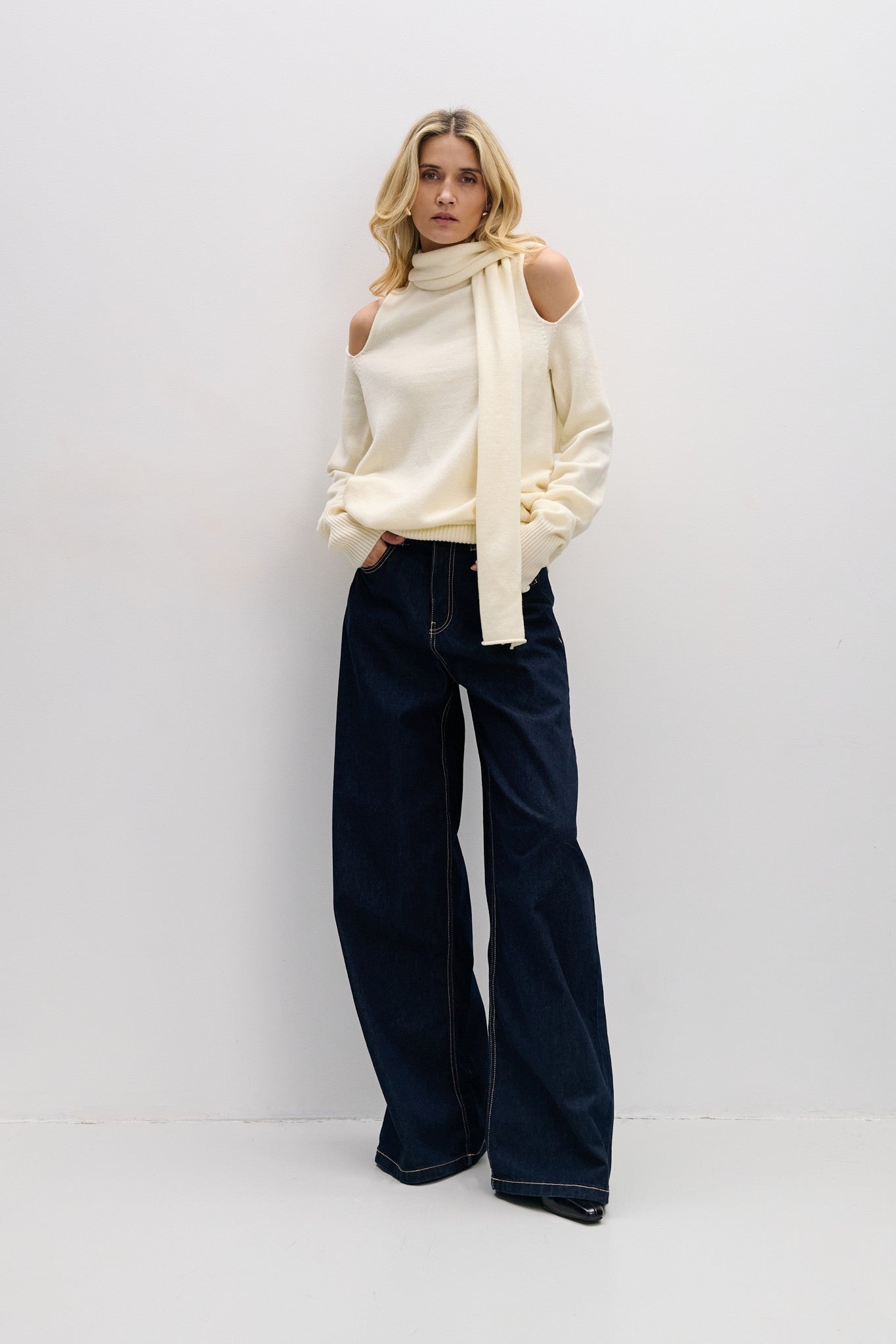 Sukienka sweter z wełny merynos Endless Form ecru - 7