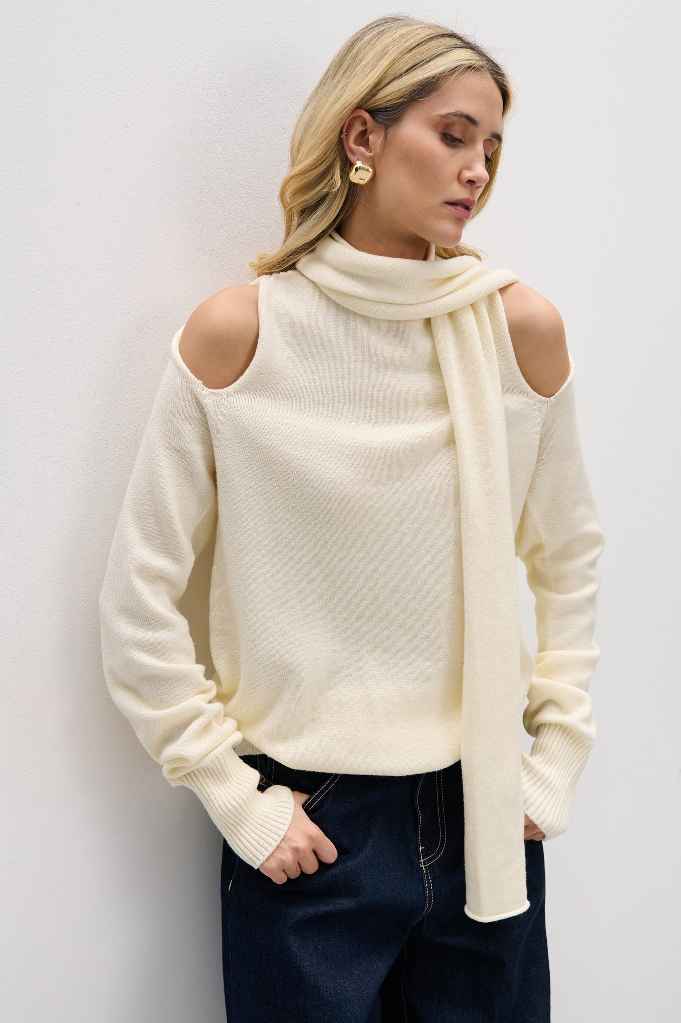 Sukienka sweter z wełny merynos Endless Form ecru - 10