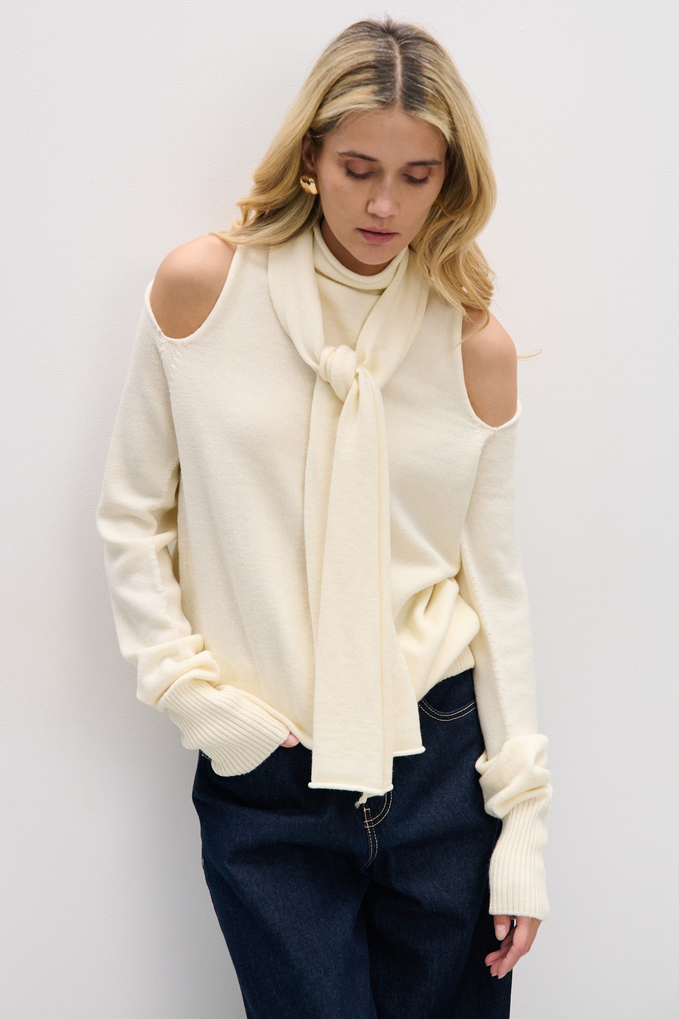 Sukienka sweter z wełny merynos Endless Form ecru - 11