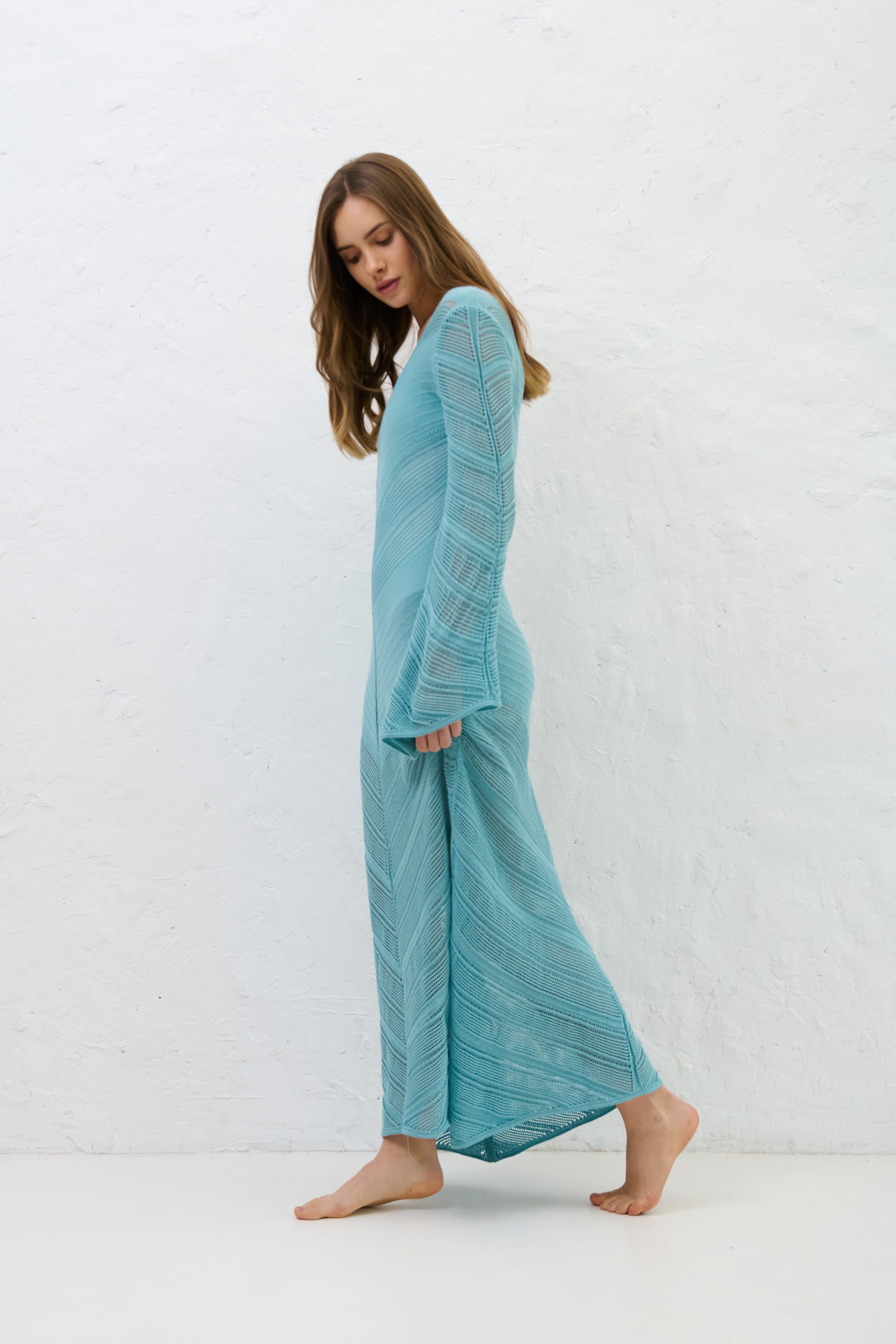 Langes, durchbrochenes Kleid von Cotton Mirage, blau