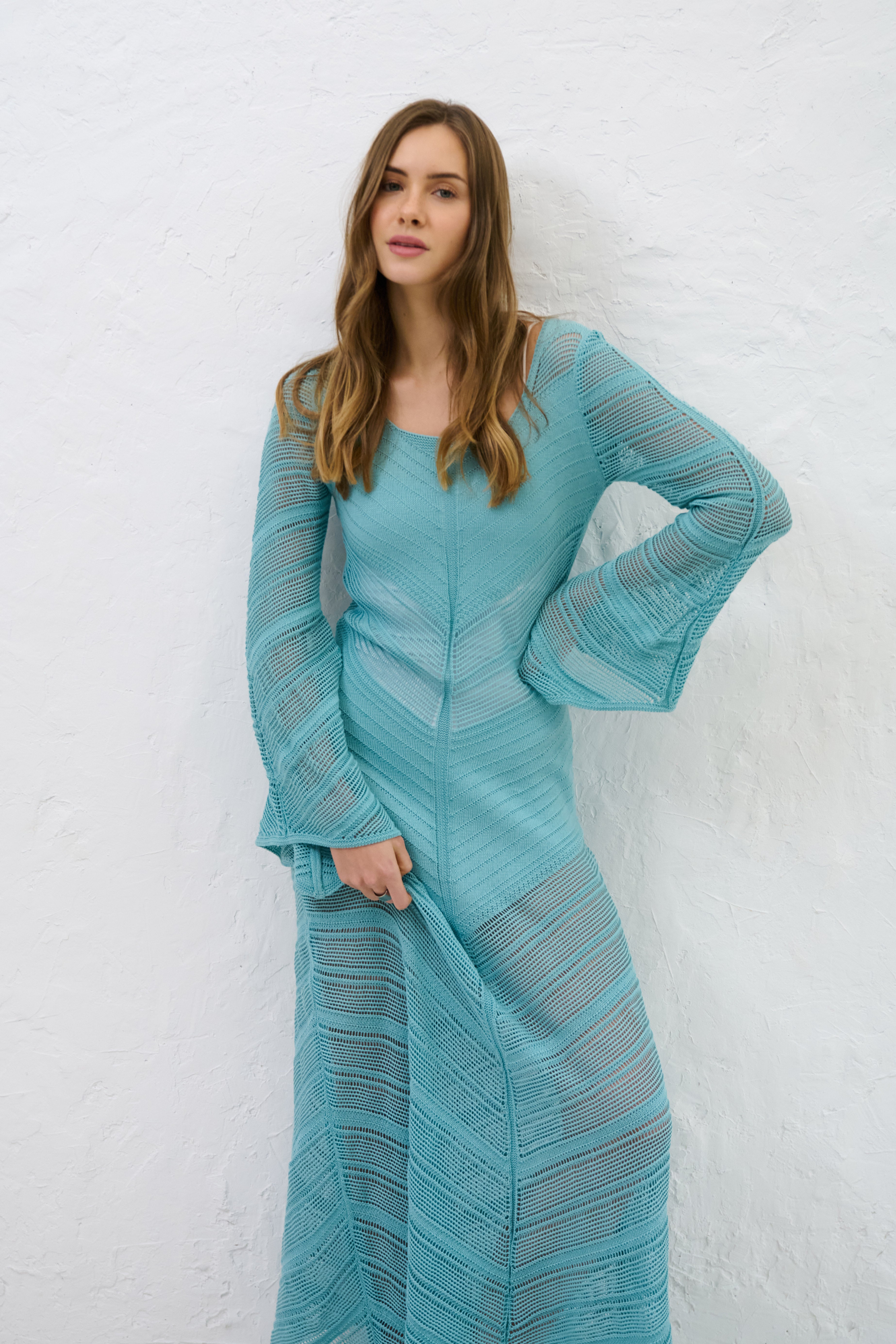 Langes, durchbrochenes Kleid von Cotton Mirage, blau