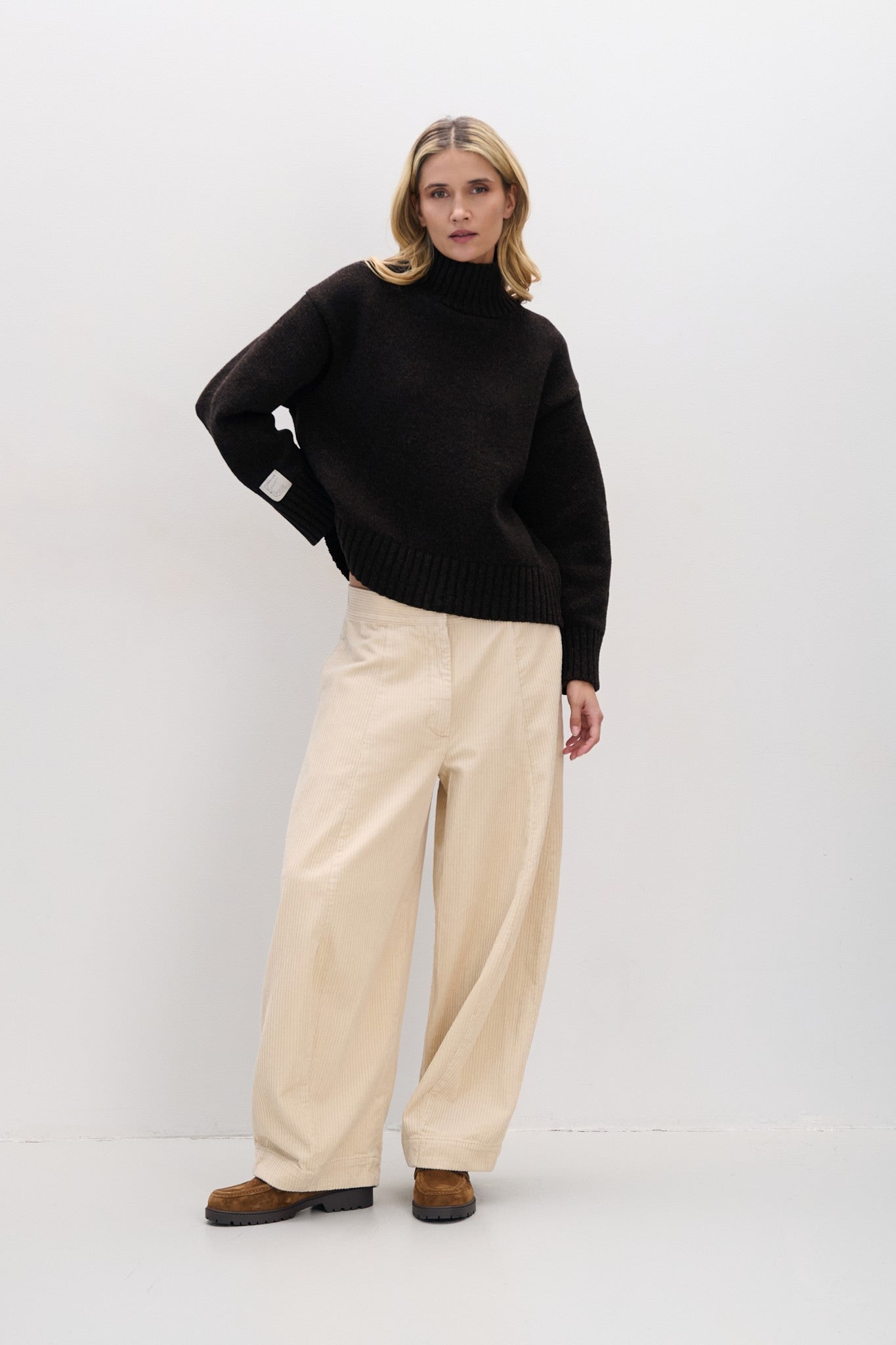 Sweter wełniany gruby z warkoczowym splotem oliwkowy - 10