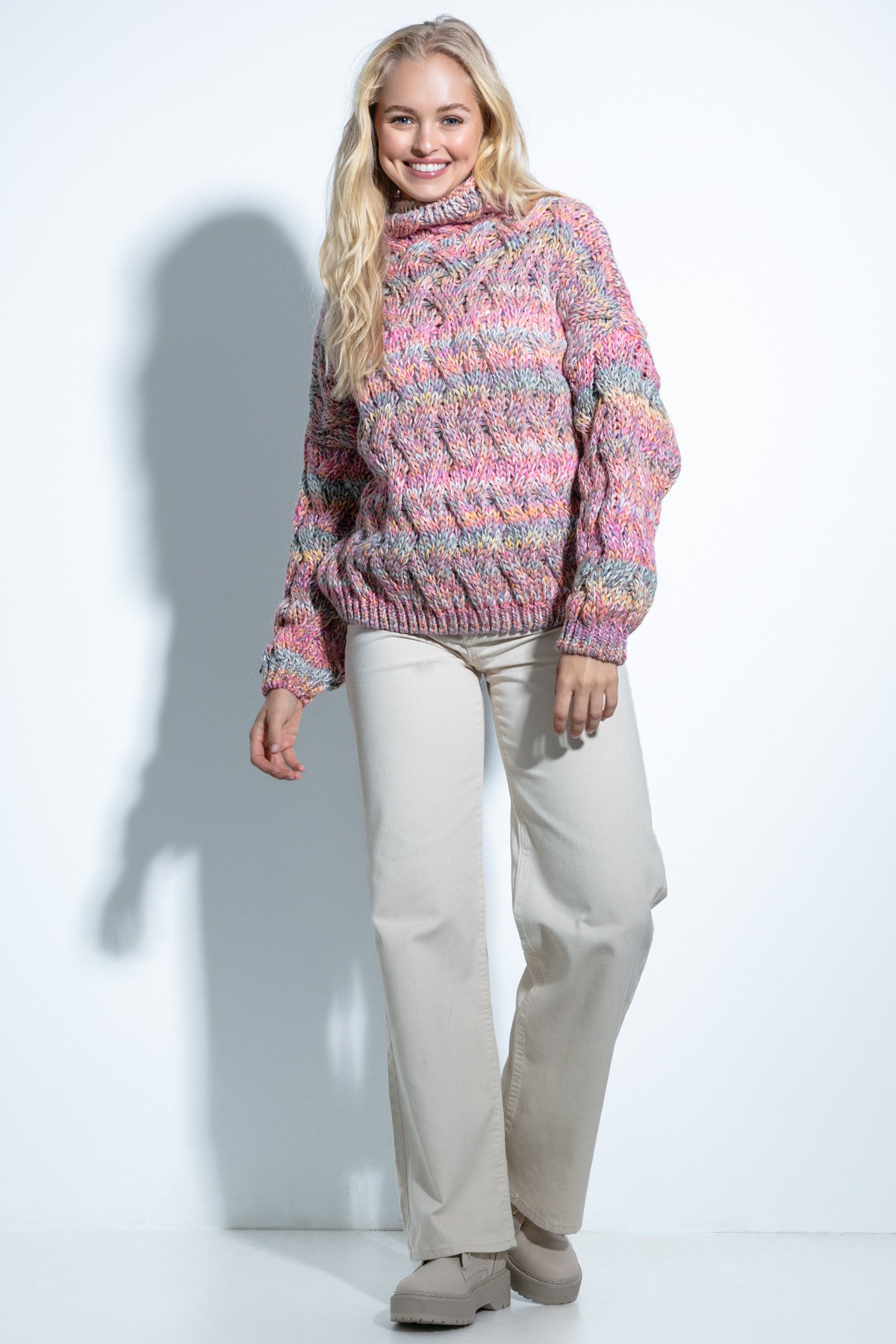 Sweter wełniany o grubym splocie różowy - 4