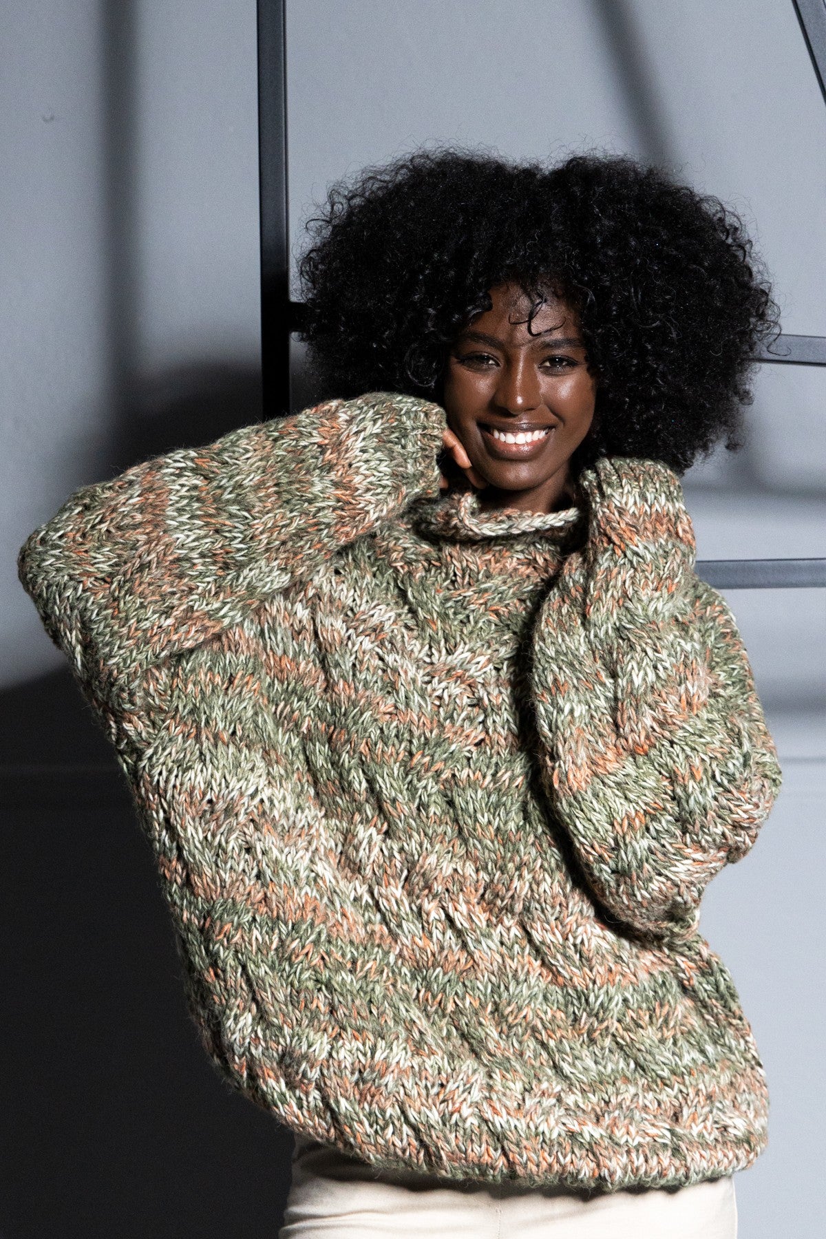 Sweter wełniany o grubym splocie zielony - 2