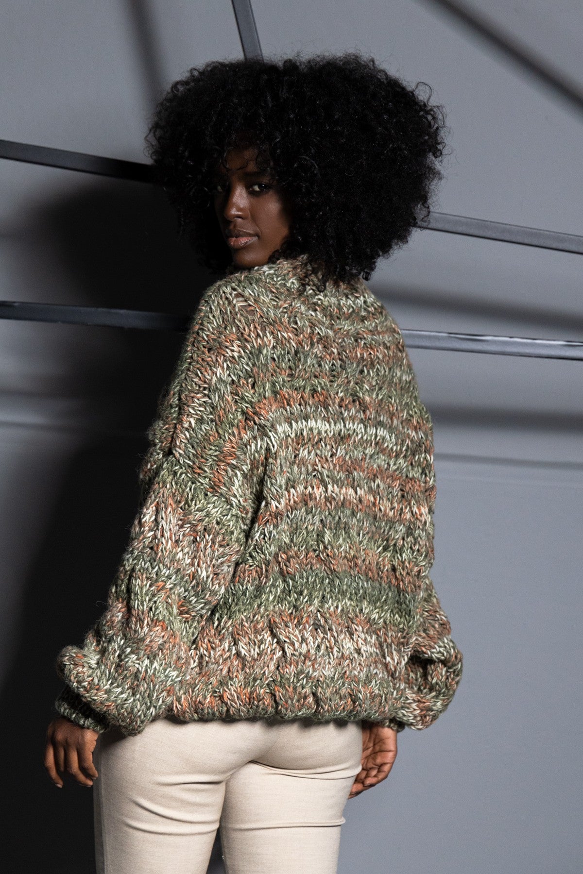 Sweter wełniany o grubym splocie zielony - 7