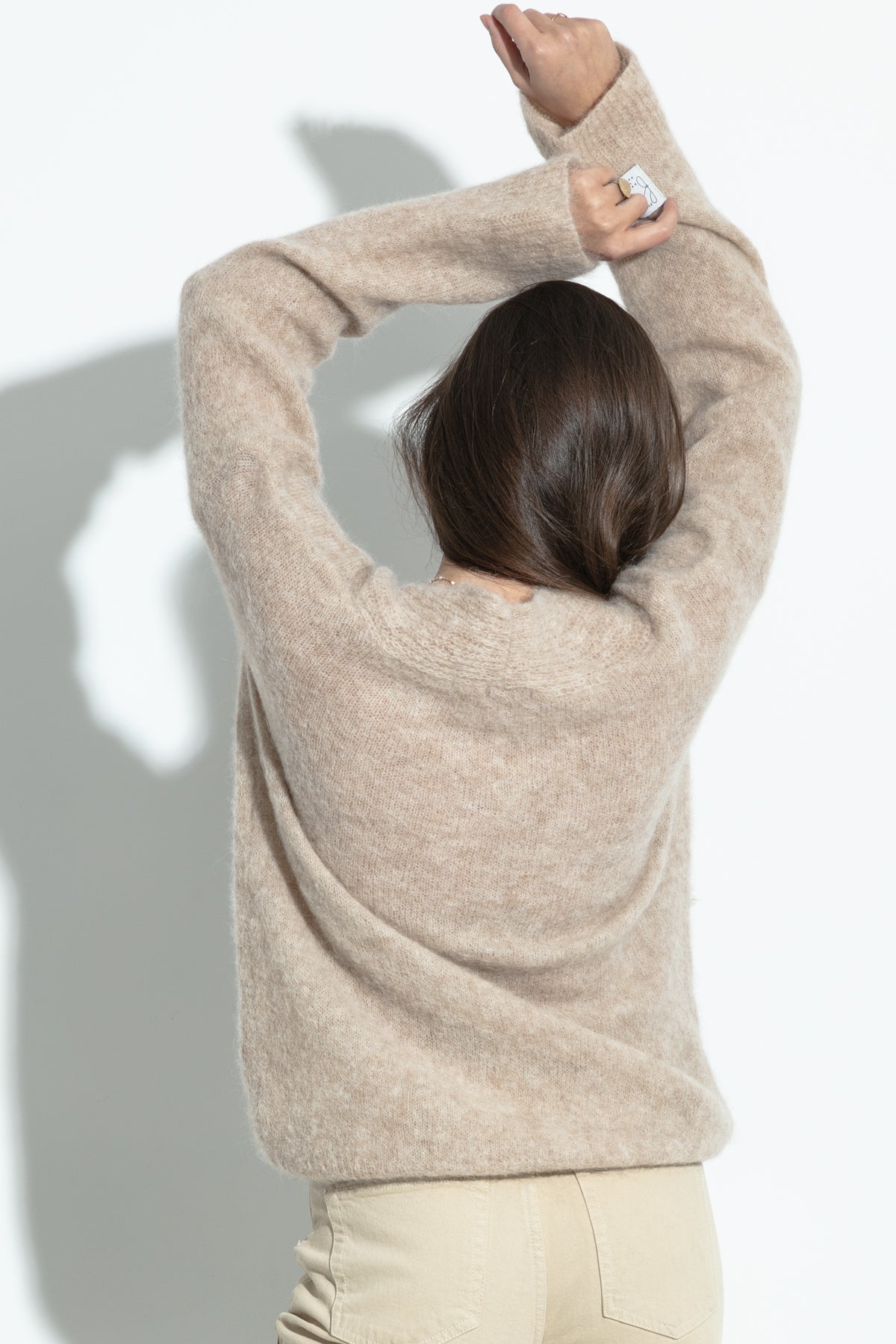 Sweter z dekoltem z wełny alpaki beżowy - 3