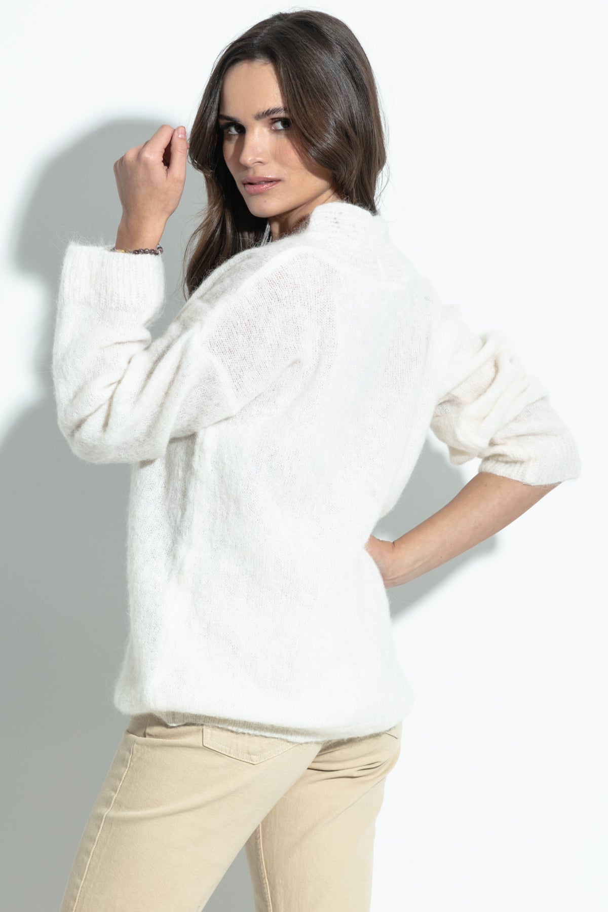 Sweter z dekoltem z wełny alpaki ecru - 6