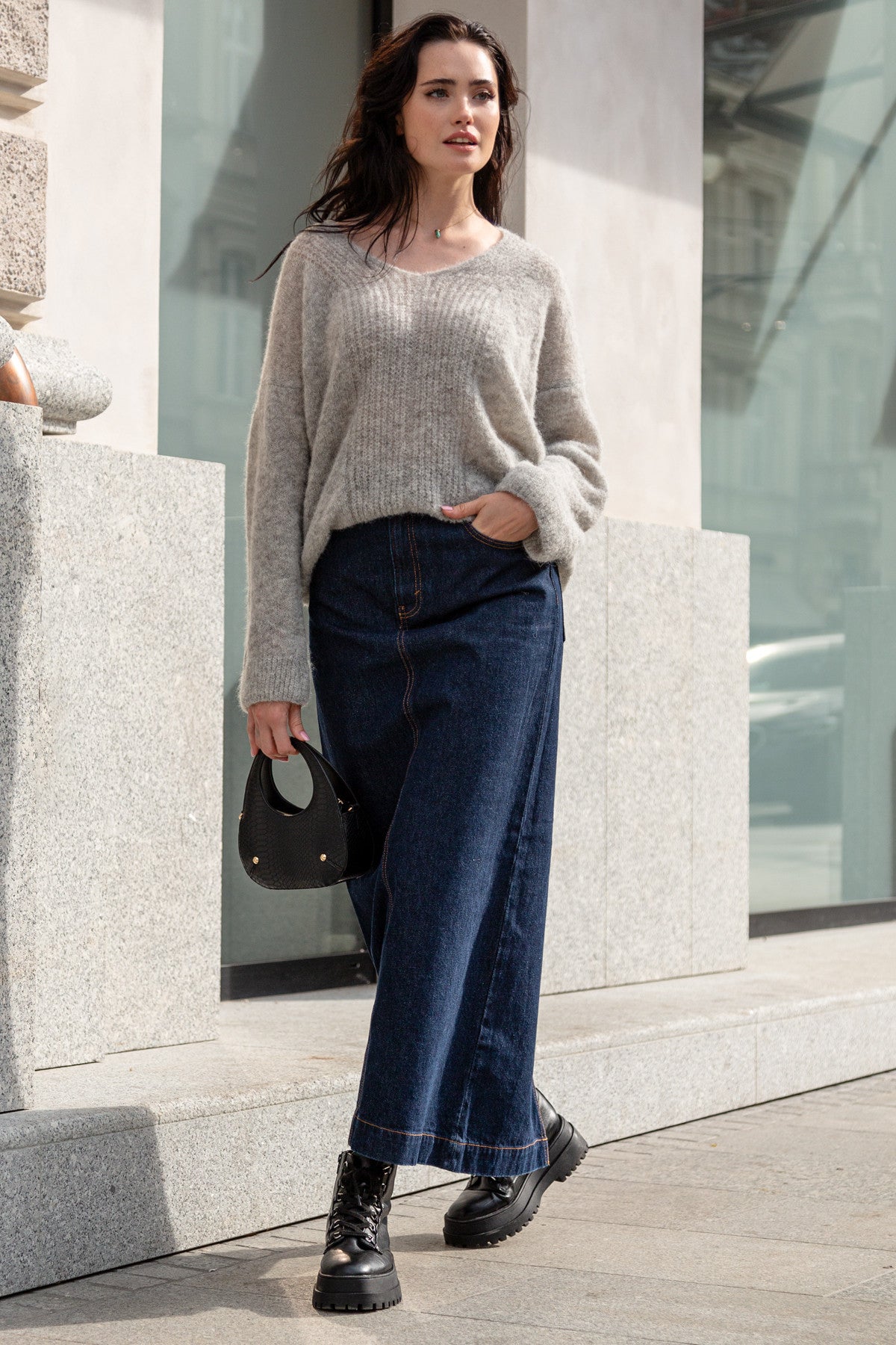 Sweter z dekoltem z wełny alpaki szary - 2