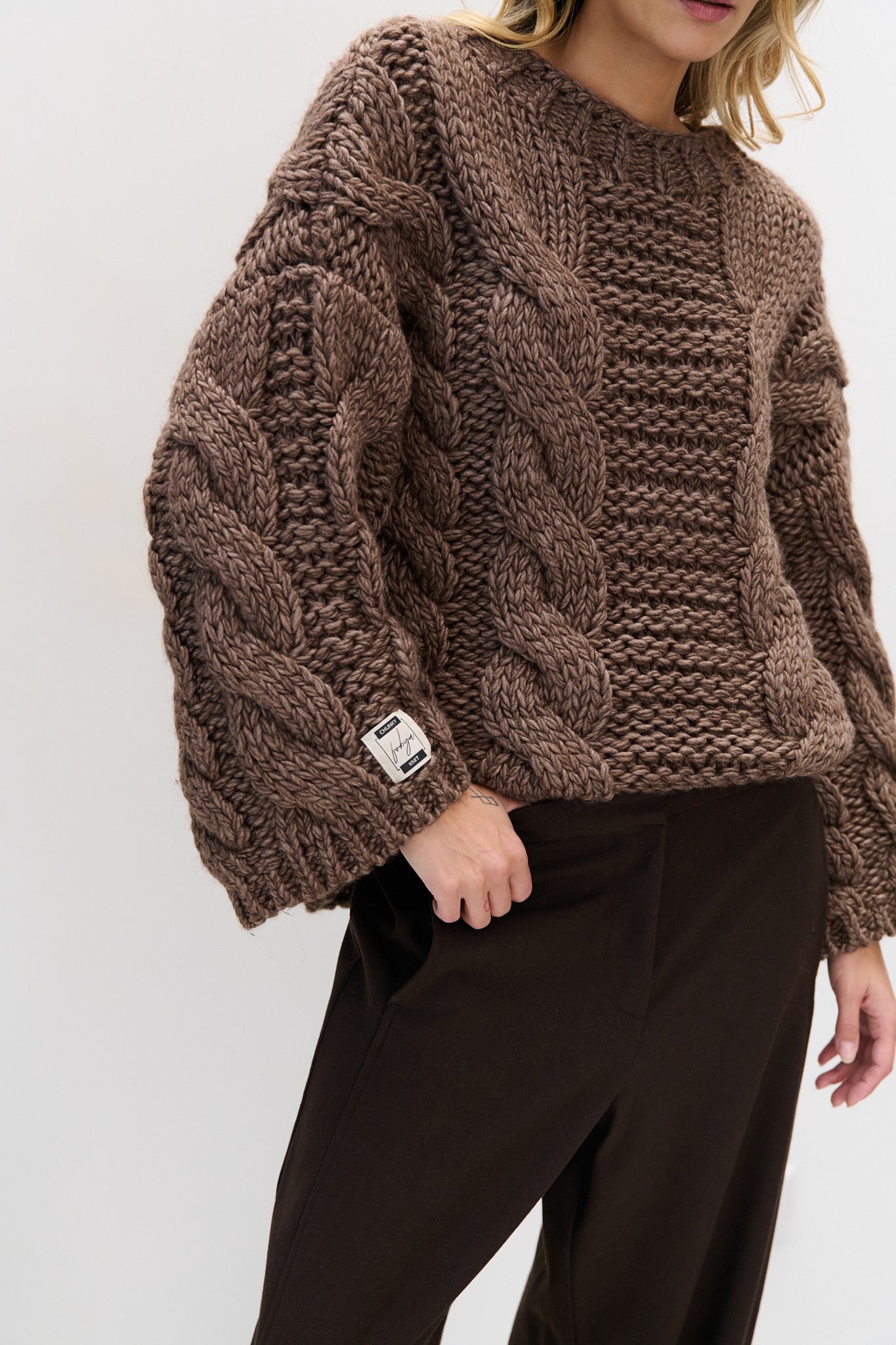 Sweter z grubymi warkoczami CHUNKY KNIT espresso - 4