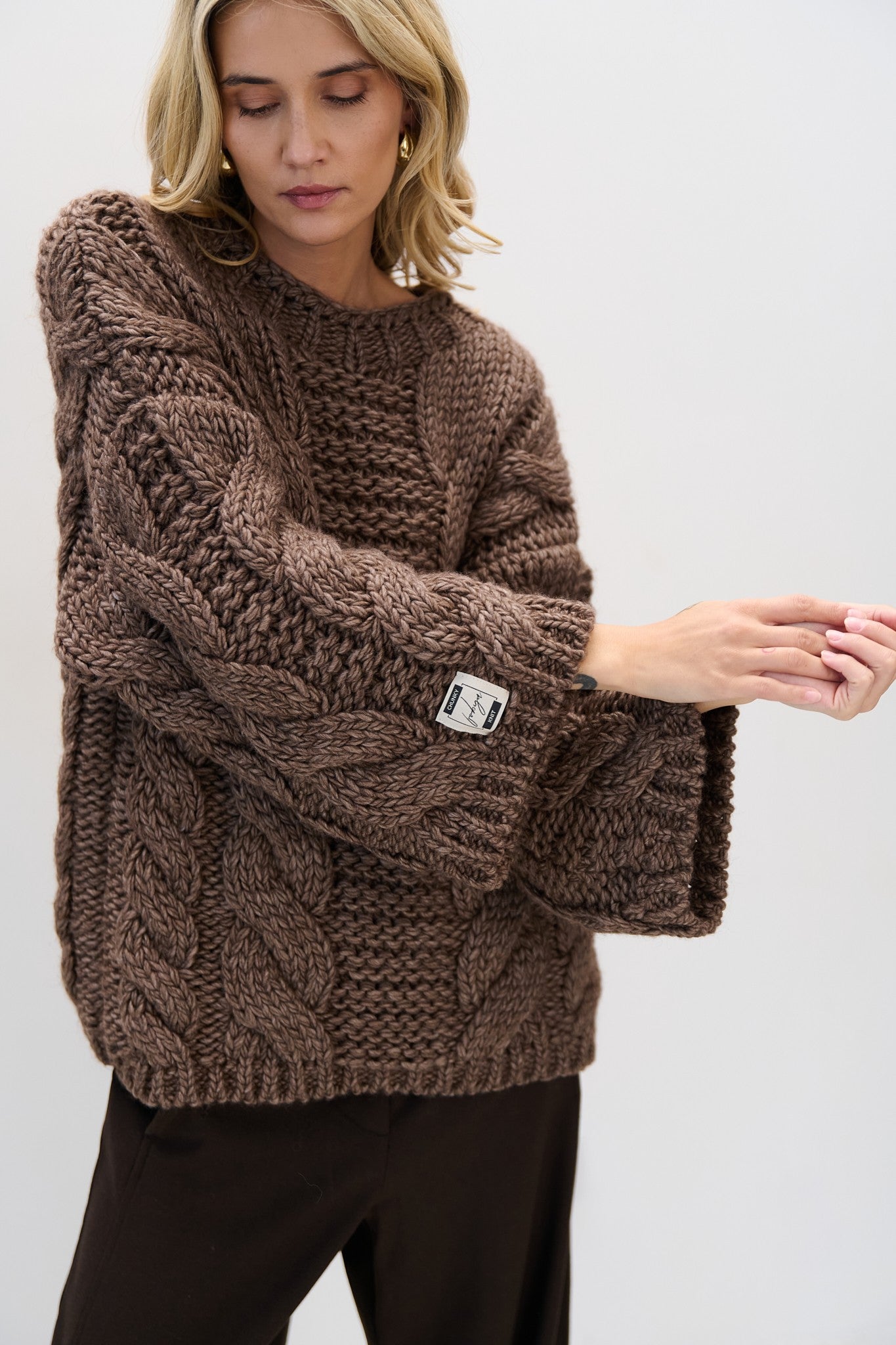 Sweter z grubymi warkoczami CHUNKY KNIT espresso - 1