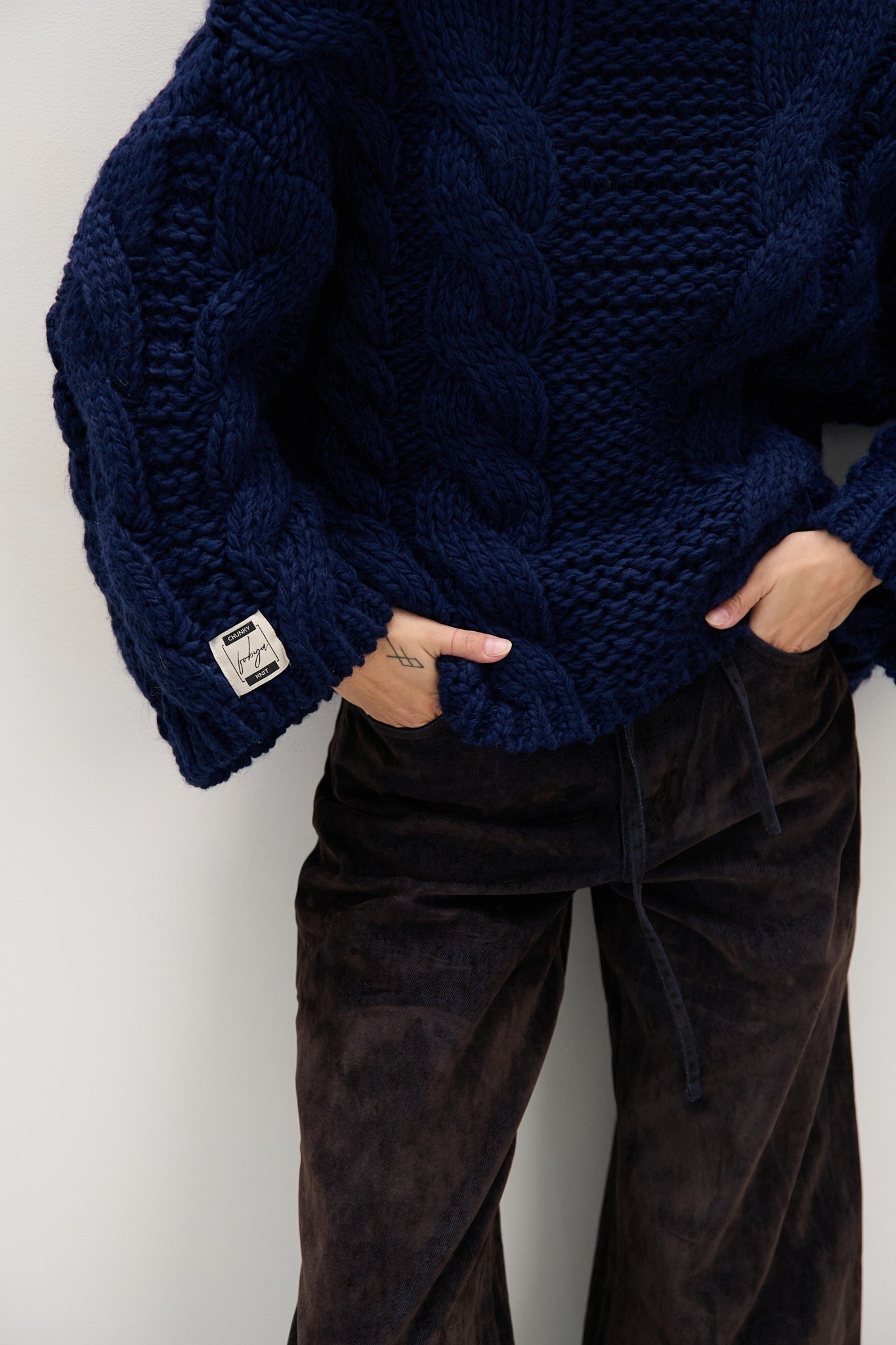 Sweter z grubymi warkoczami CHUNKY KNIT granat granatowy - 4