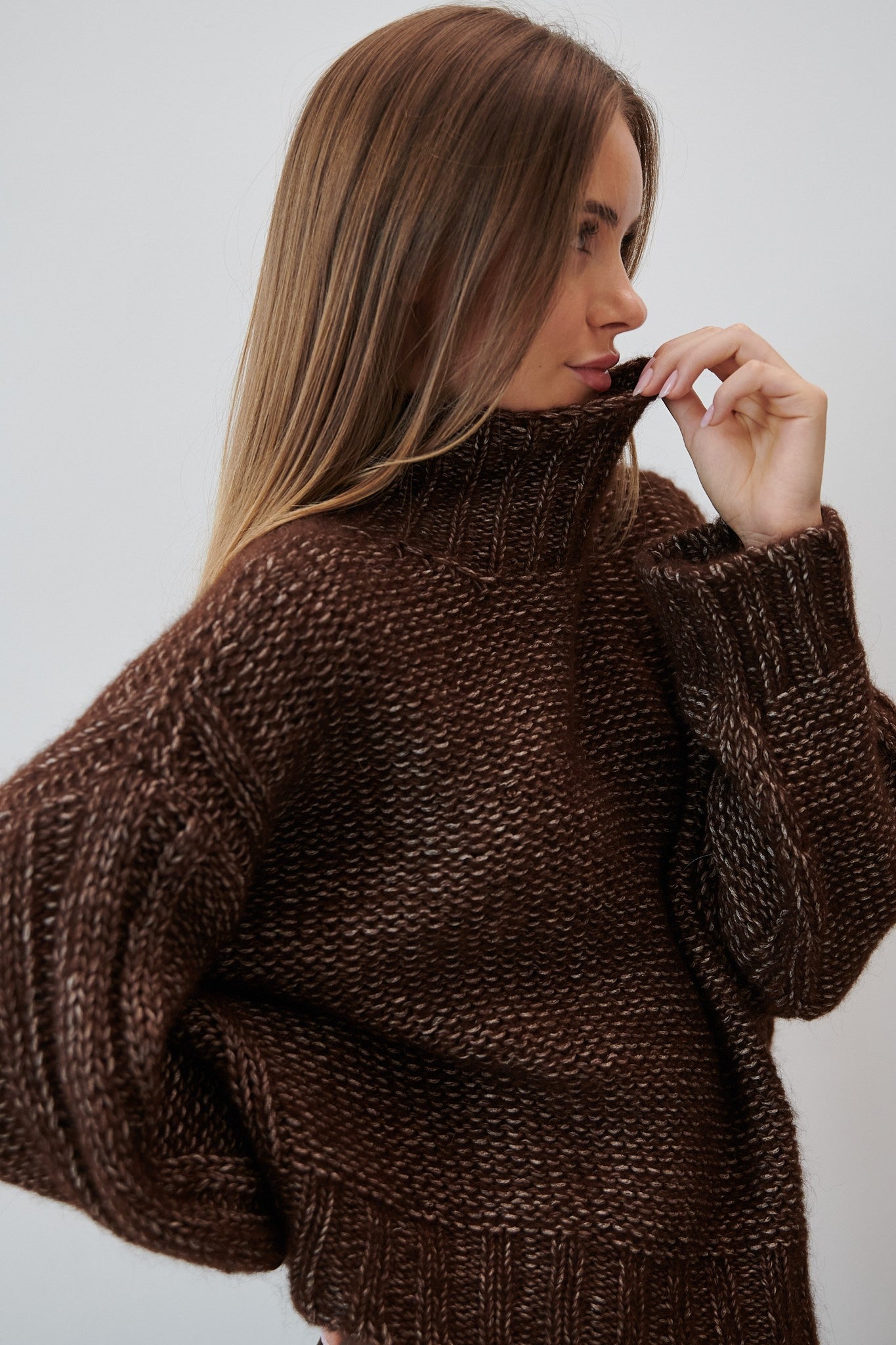 Sweter z niefarbowanej wełny alpaki i bawełny mako brązowy - 11