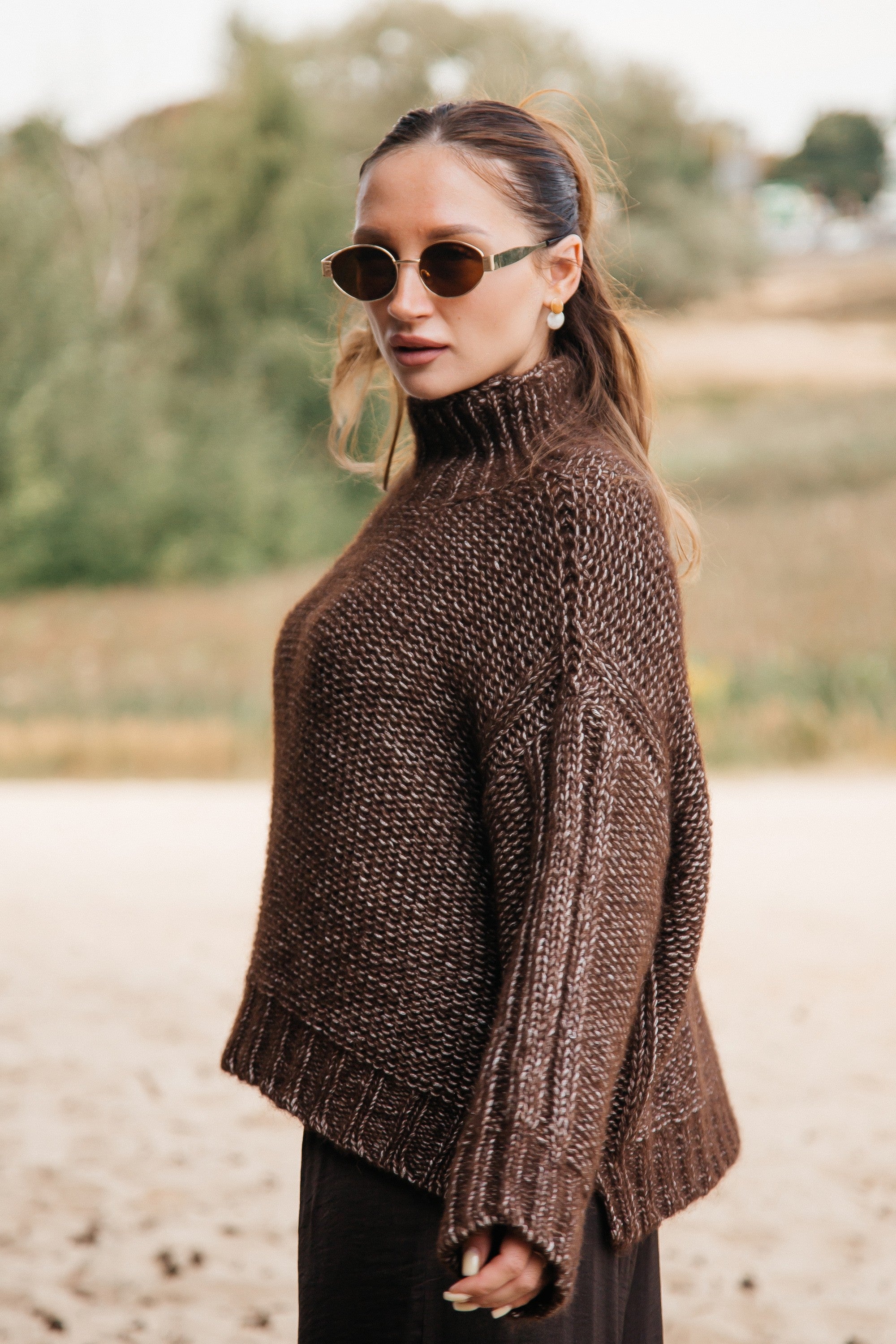 Sweter z niefarbowanej wełny alpaki i bawełny mako brązowy - 4