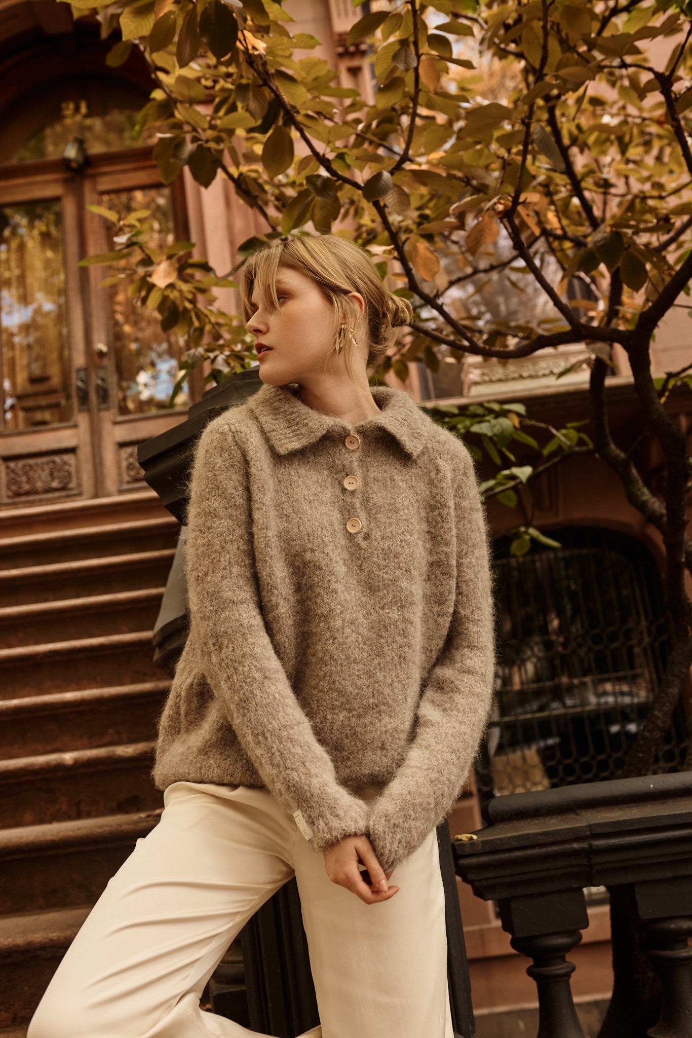 Sweter z wełny alpaki z kołnierzem Earth Embrace beżowy - 6