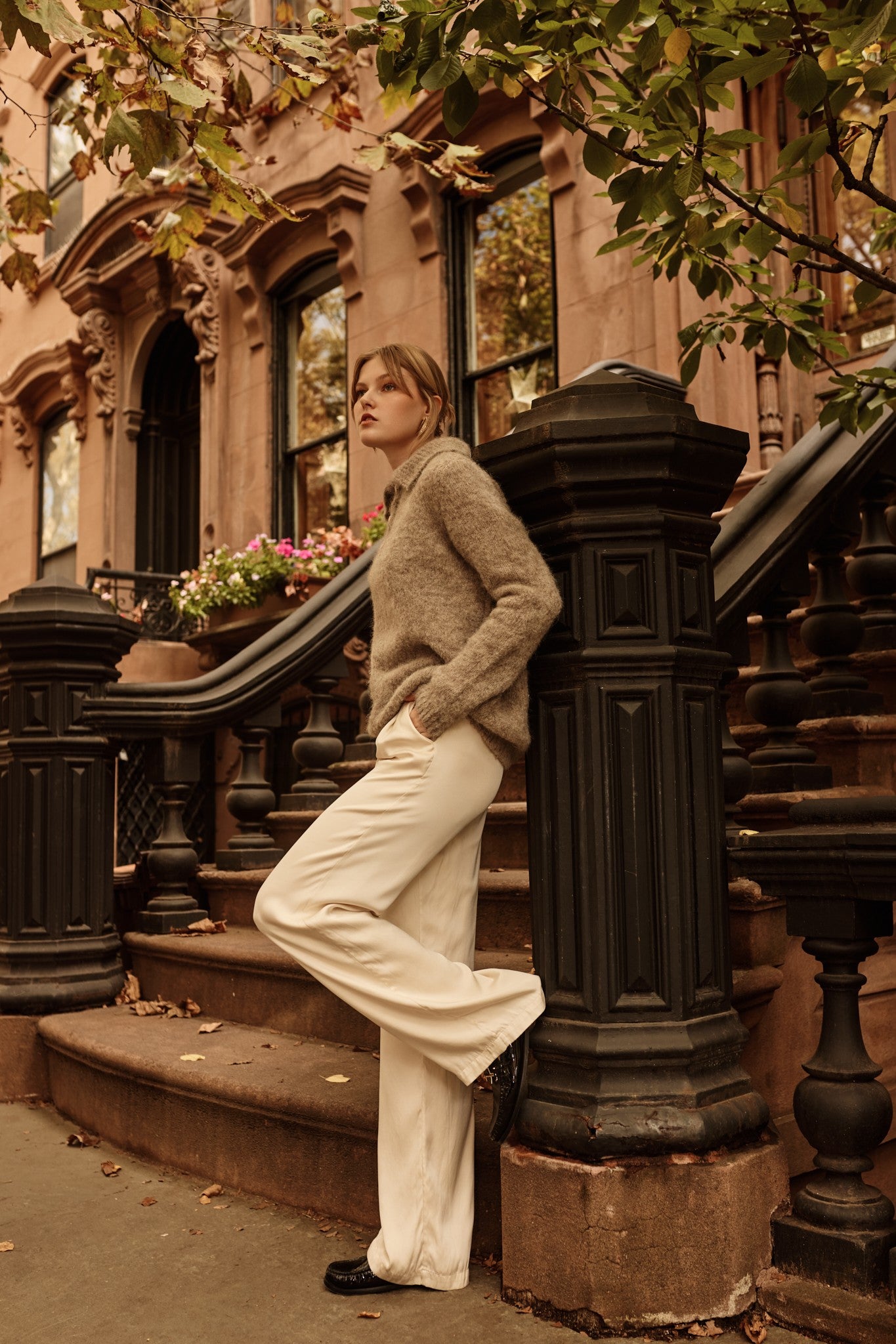 Sweter z wełny alpaki z kołnierzem Earth Embrace beżowy - 7