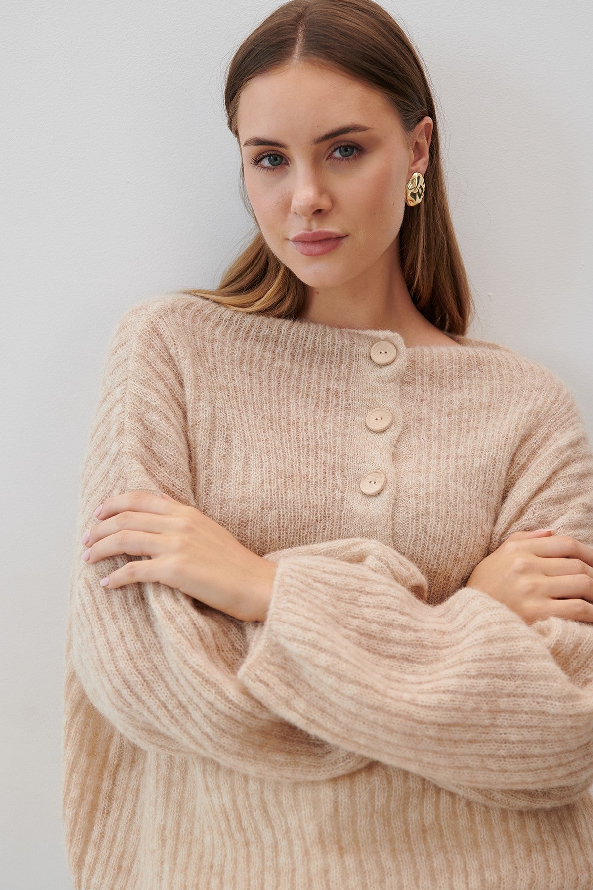 Sweter z wełny alpaki zapinany beżowy - 3