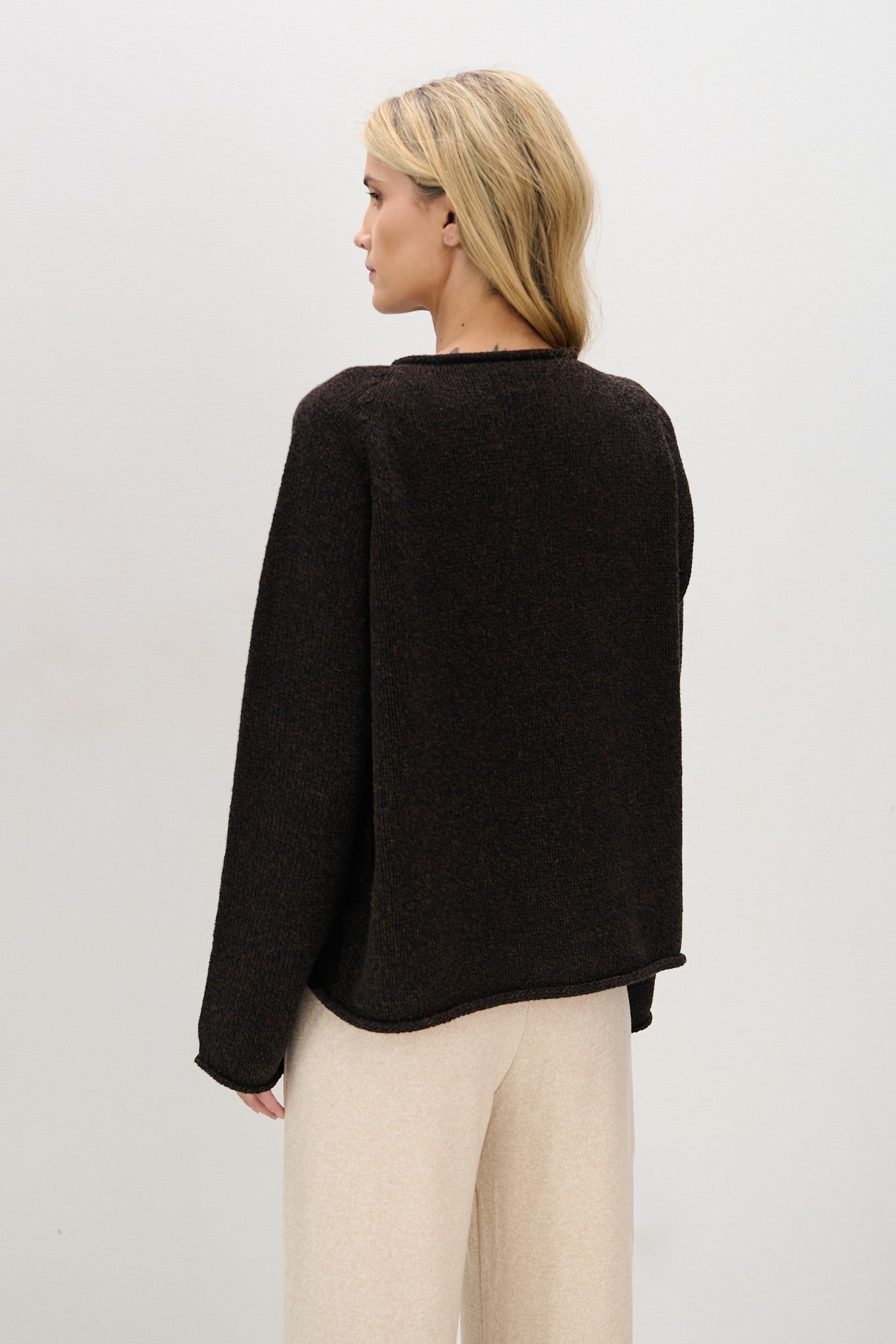 Sweter z wełny merynos brązowy - 3