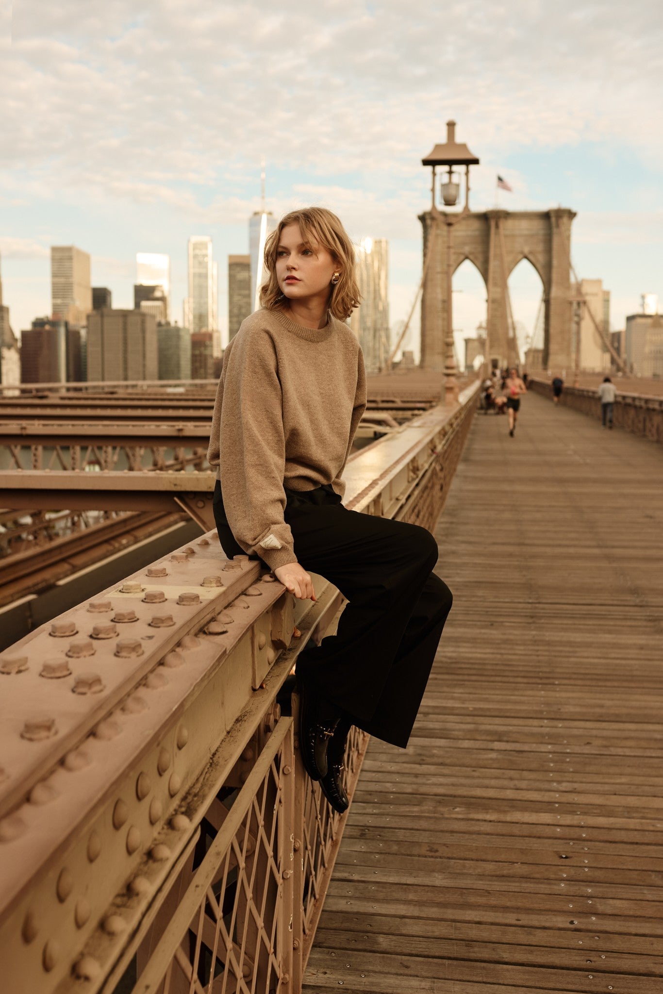 Sweter z wełny merynos kawowy - 3