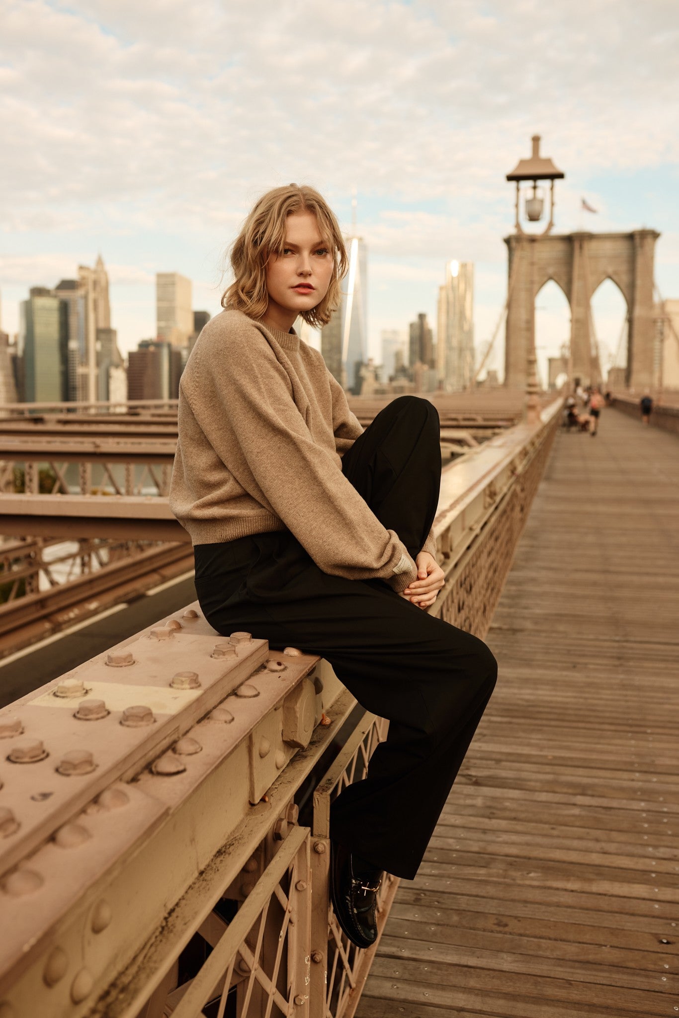 Sweter z wełny merynos kawowy - 2