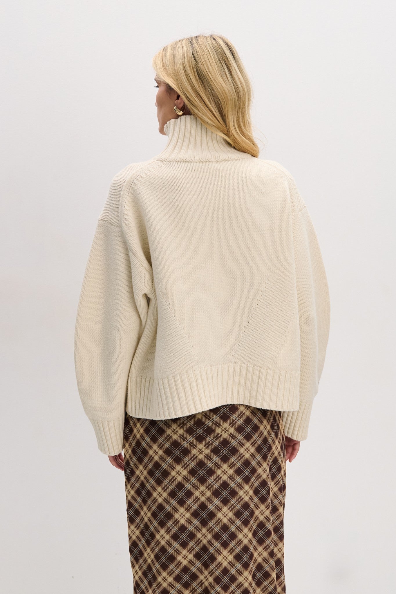 Sweter z wełny merynos o grubym splocie półgolf ecru - 4