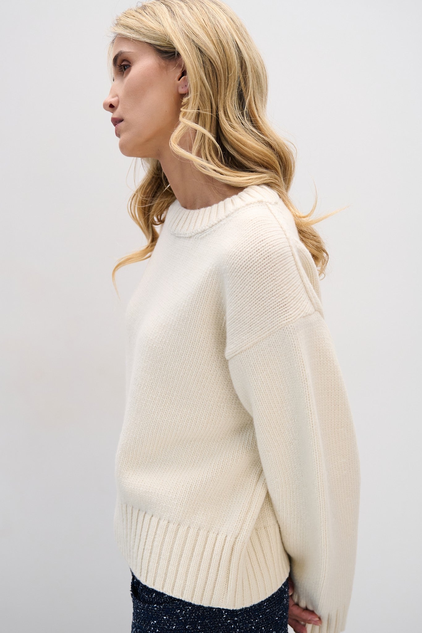 Sweter z wełny merynos o grubym splocie ecru - 3