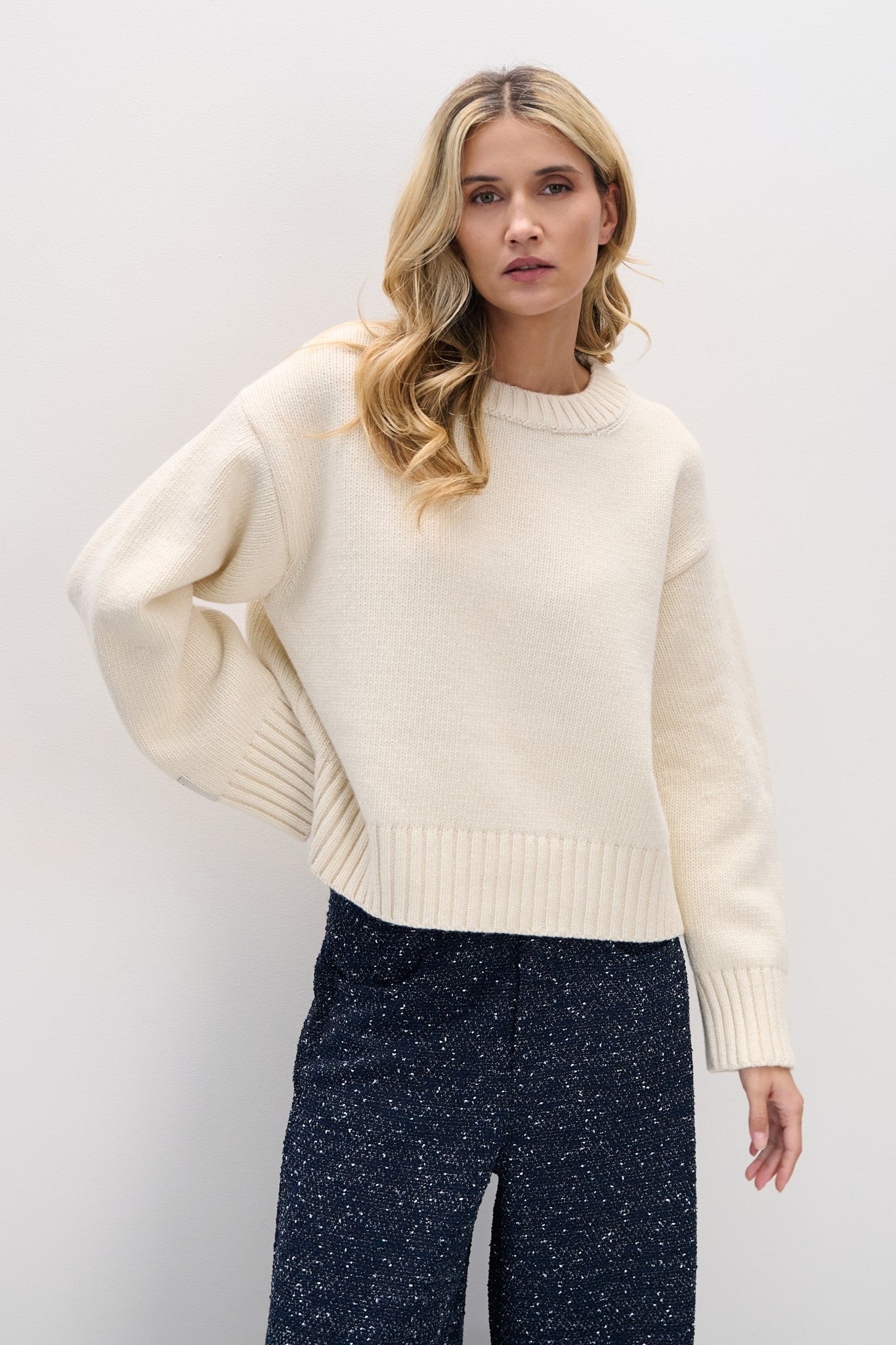 Sweter z wełny merynos o grubym splocie ecru - 1