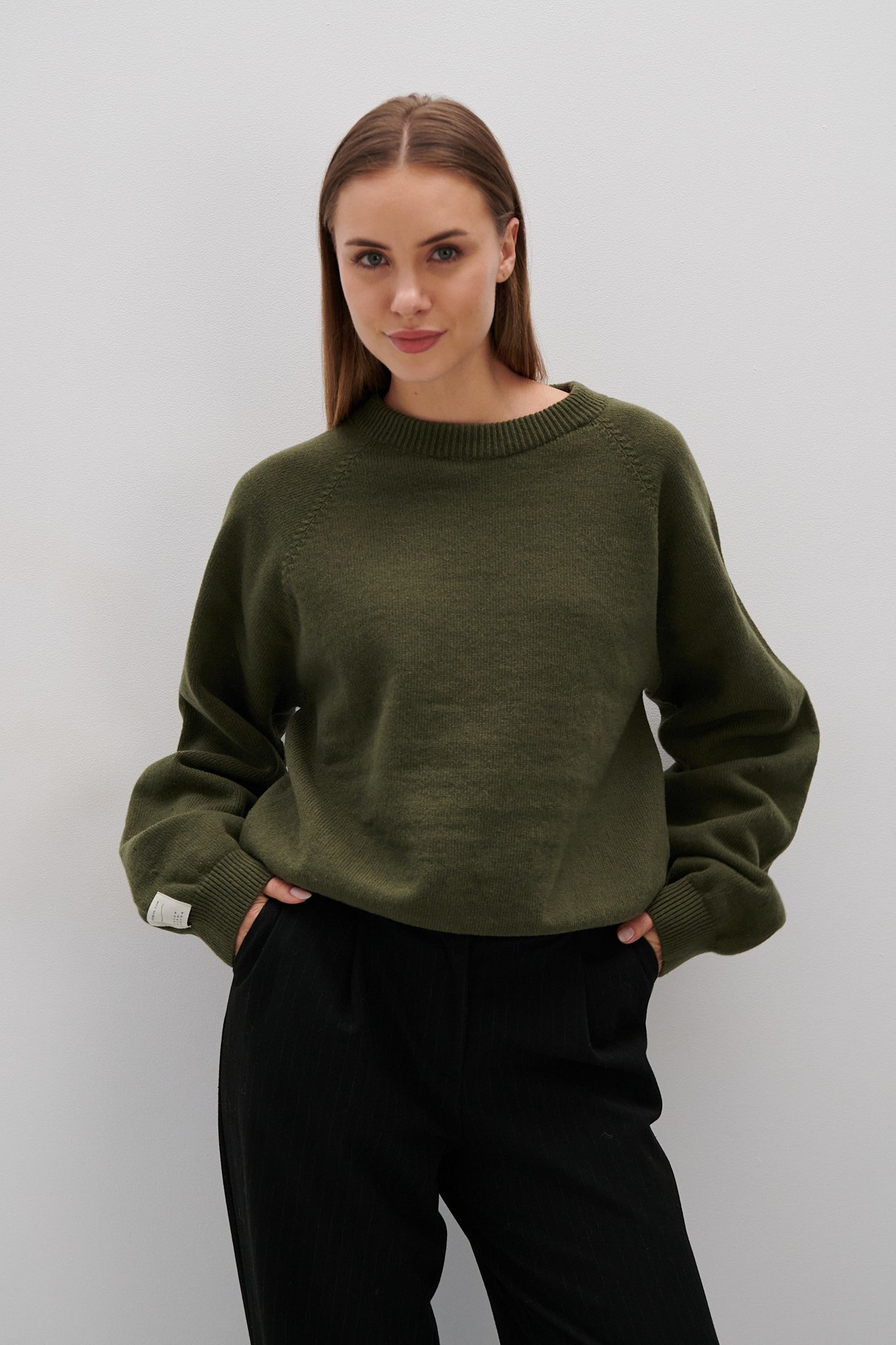 Sweter z wełny merynos oliwka oliwkowy - 1