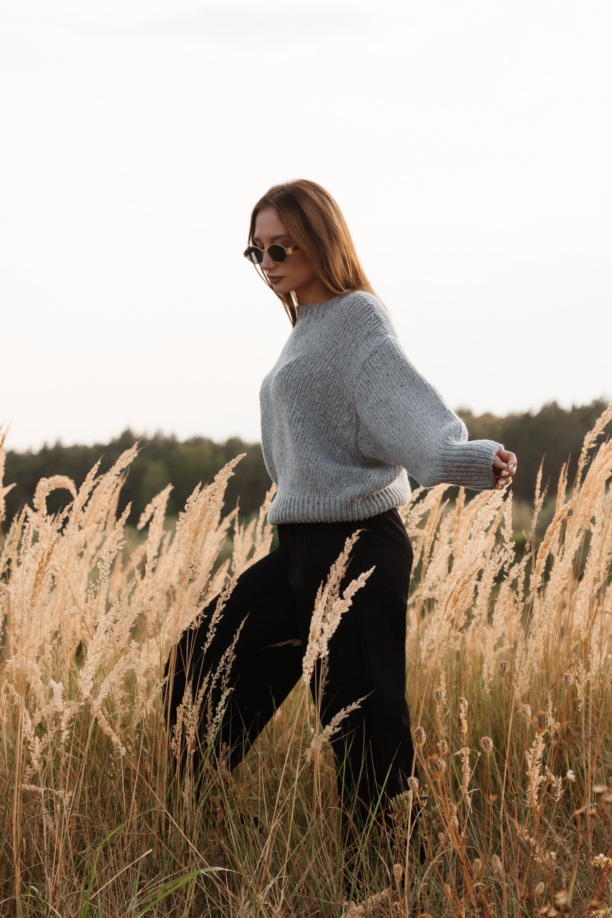 Sweter z wełny Moon Ash szary - 2