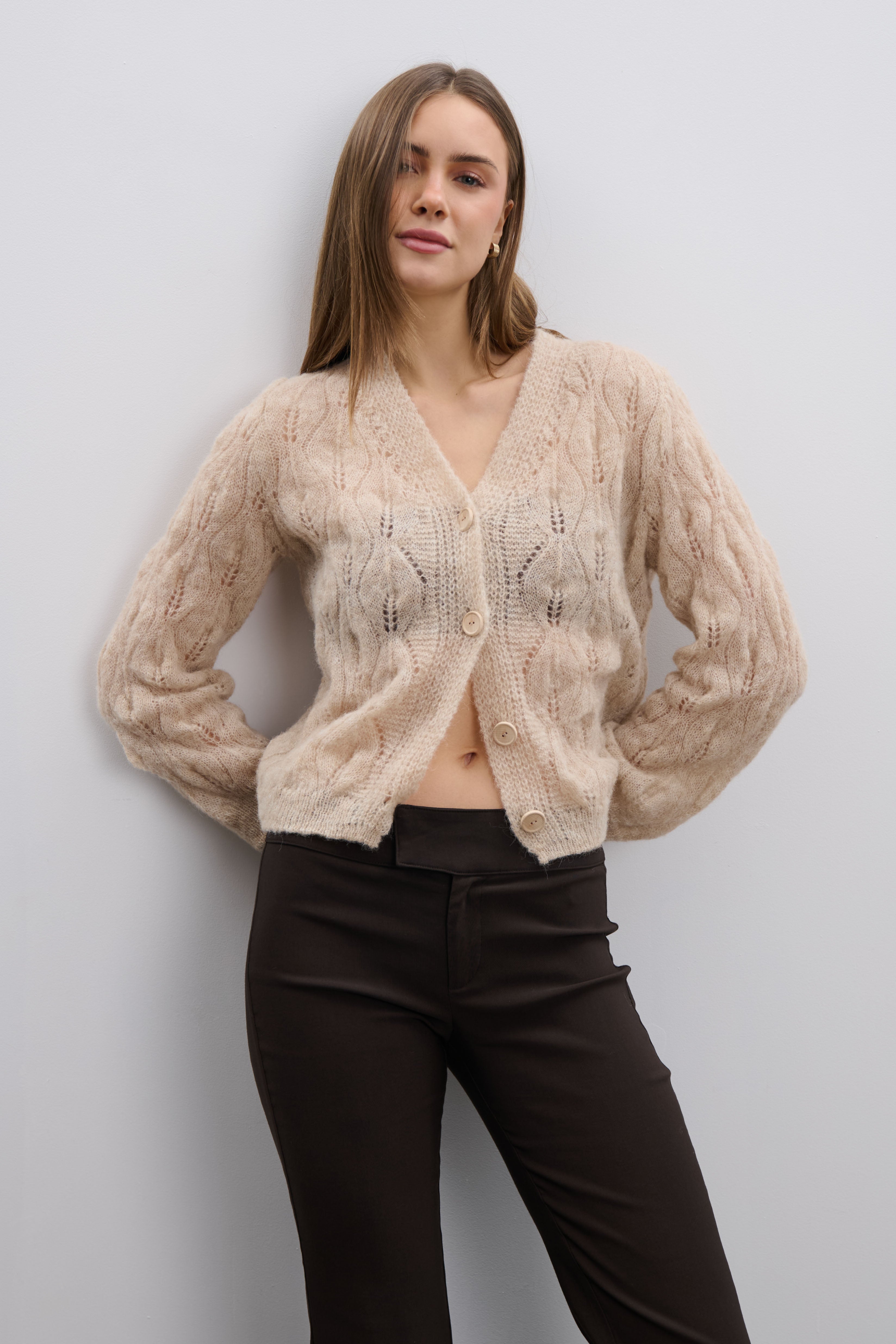 Delikatny kardigan mgiełka z wełny alpaki beżowy