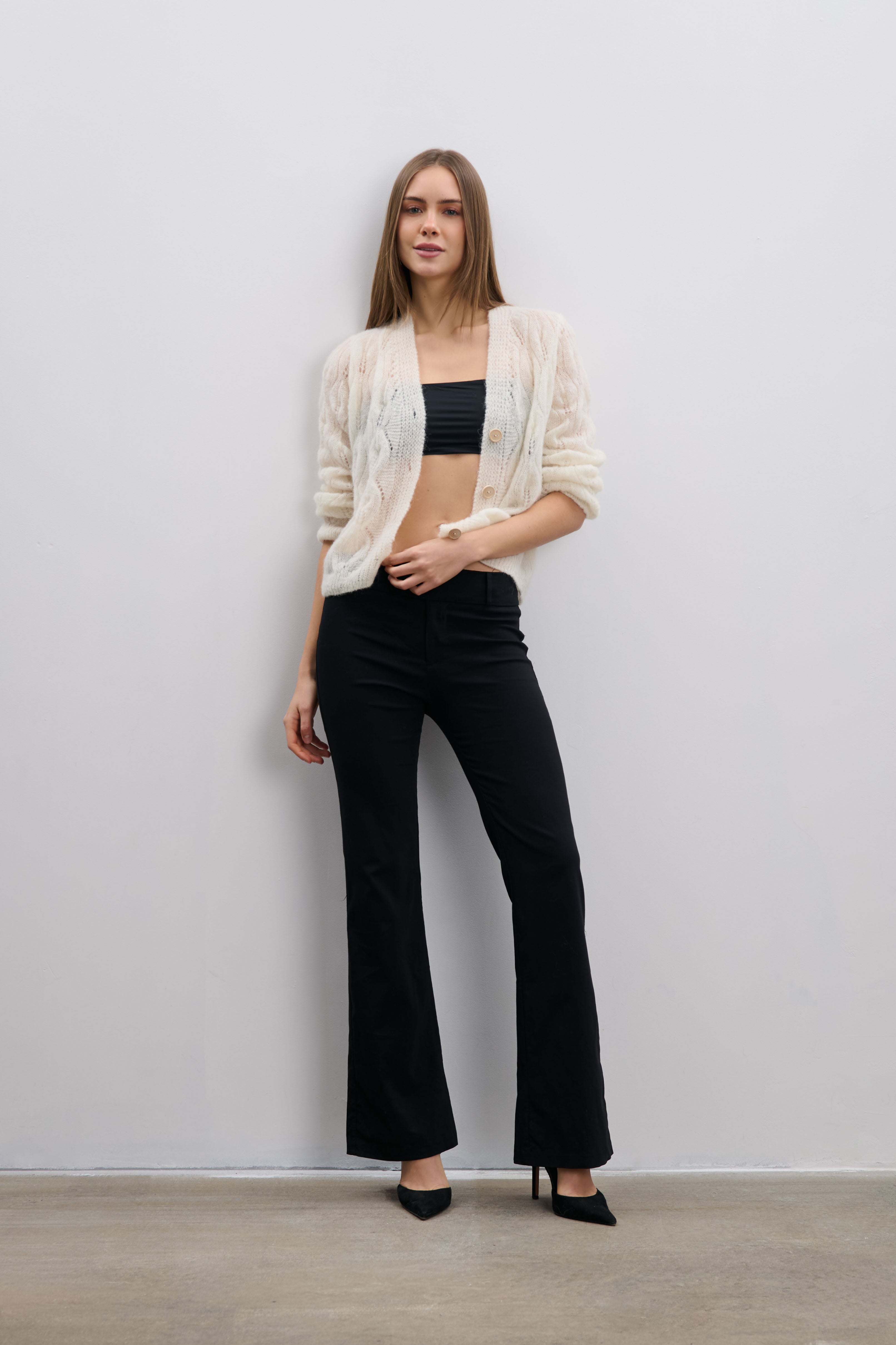 Delikatny kardigan mgiełka z wełny alpaki ecru