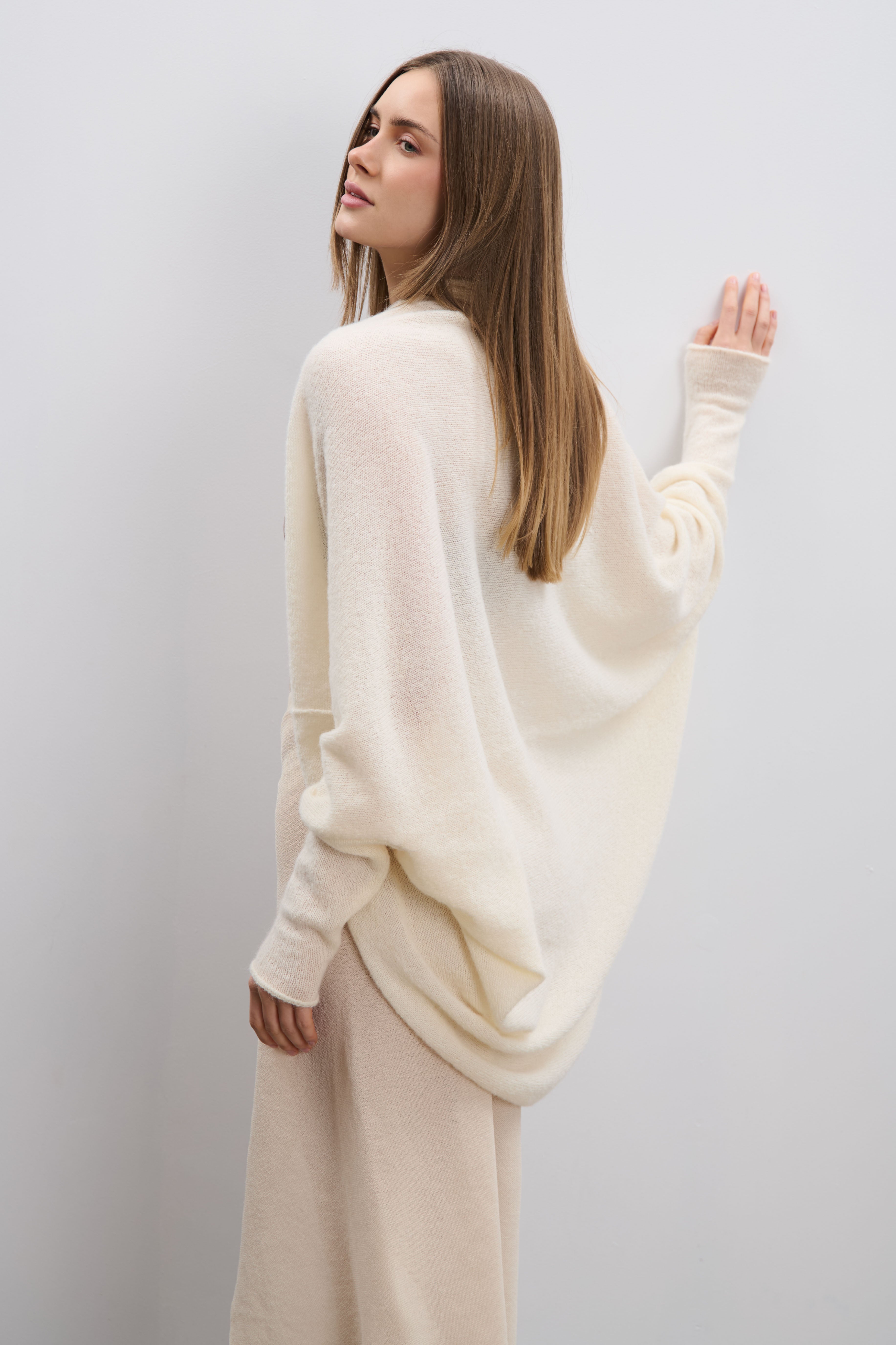 Delikatny, elegancki kardigan z jedwabiu ecru