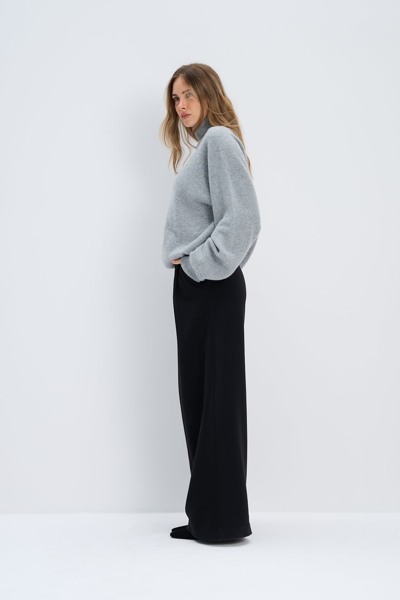 Sweter z kaszmiru z golfem CASHMERE VELVET AIR szary